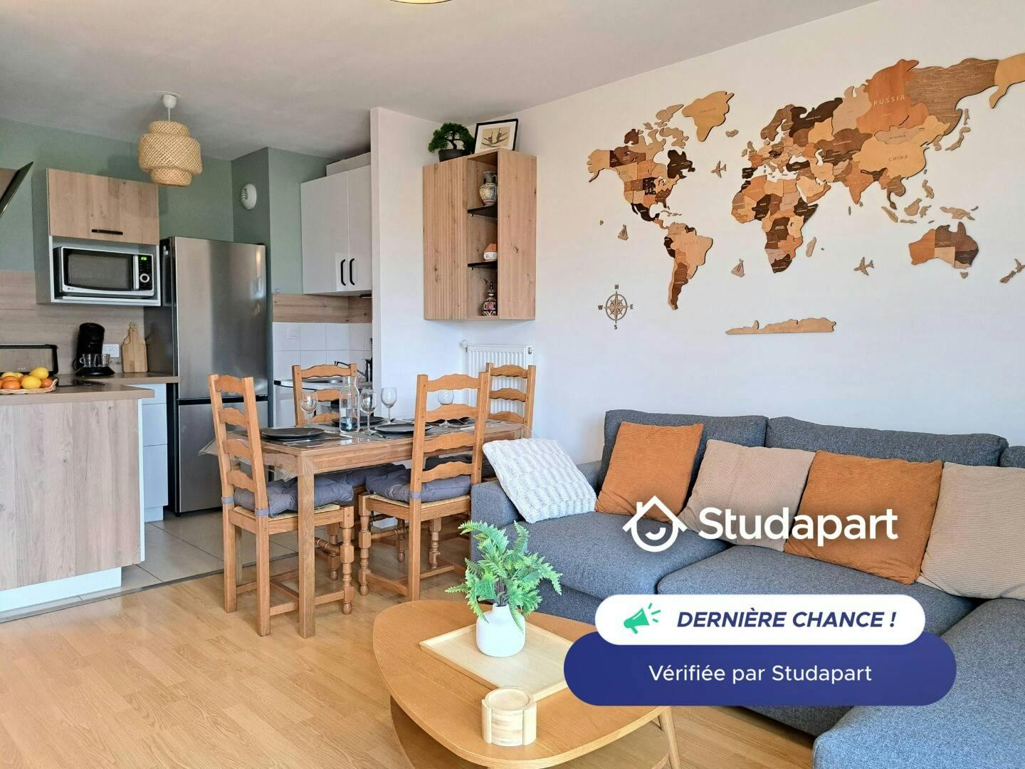 Apartment for rent for €1,500 per month in Saint-André-lez-Lille, Rue Georges Maertens