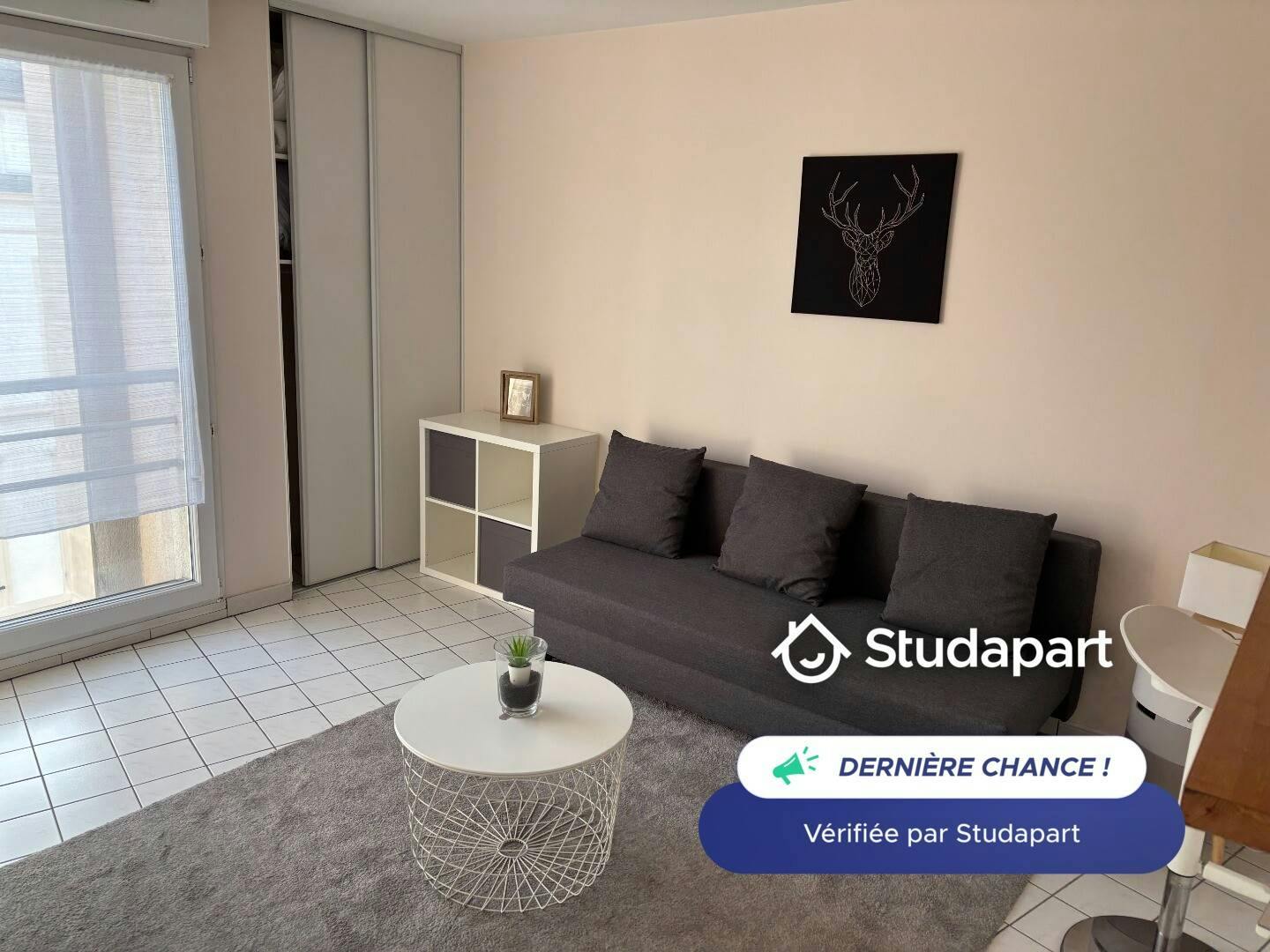 Apartment for rent for €550 per month in Reims, Rue Ruinart de Brimont