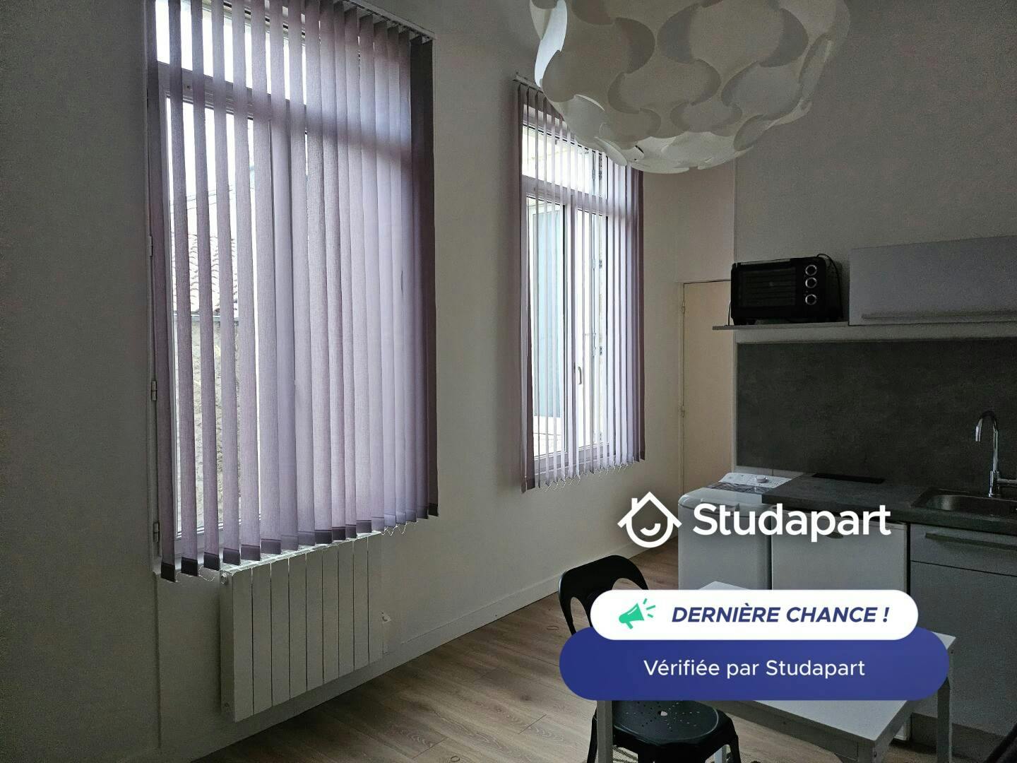 Lägenhet att hyra för 720 € i månaden i Rochefort, Rue de la République