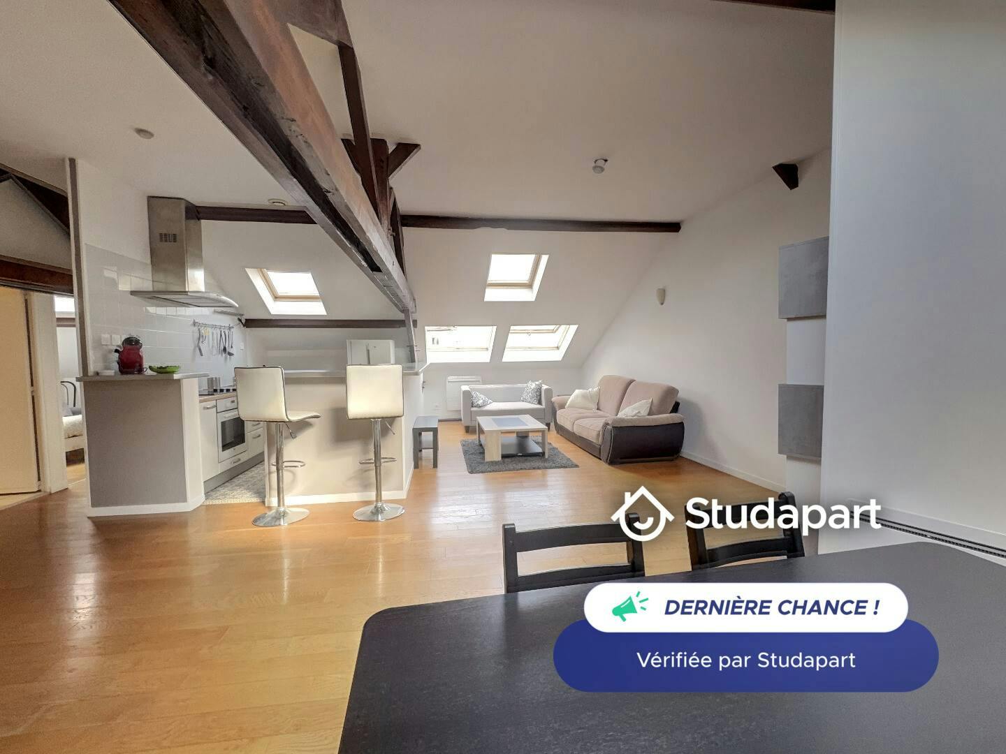 Apartment for rent for €890 per month in Reims, Rue Camille Lenoir