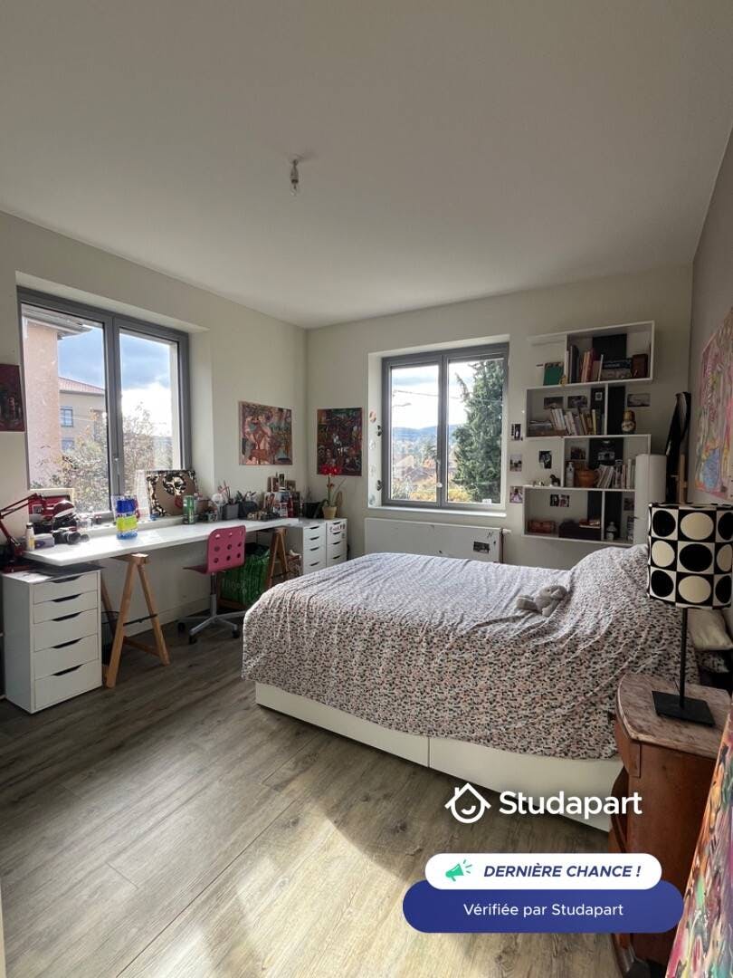 Private room for rent for €500 per month in Neuville-sur-Saône, Rue Hélène