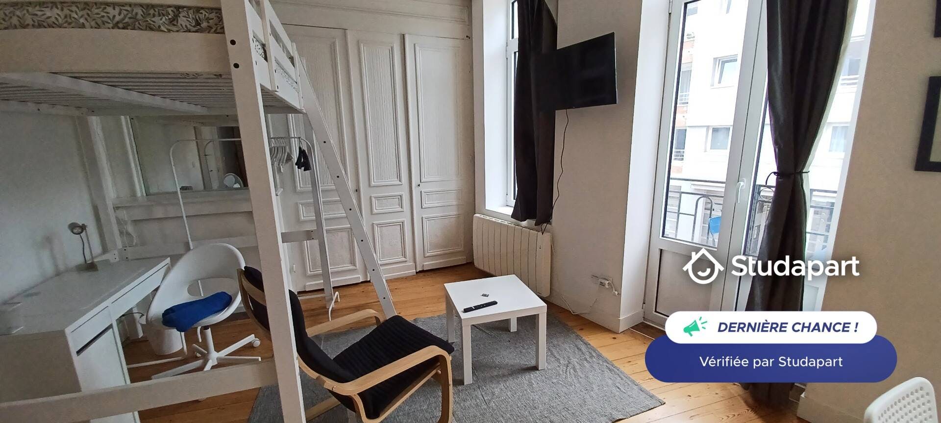 Apartment for rent for €900 per month in Lille, Rue du Faubourg de Roubaix