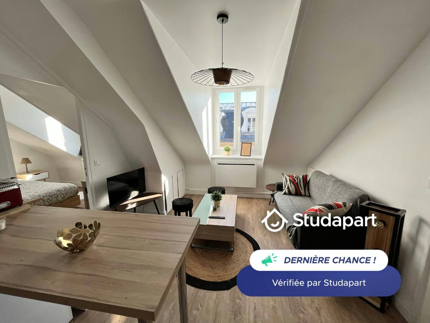 Mieszkanie do wynajęcia za 1200 € miesięcznie w mieście Reims, Rue Colbert