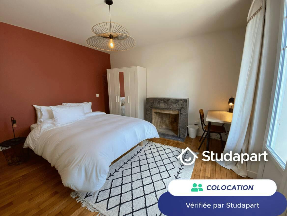 Private room for rent for €1,060 per month in Orsay, Rue Louis Scocard