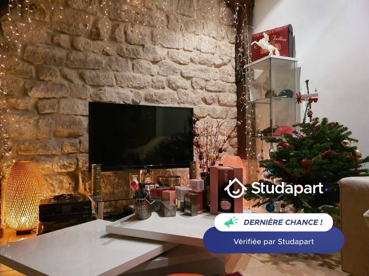 Apartment for rent for €1,900 per month in Paris, Rue du Cardinal Lemoine