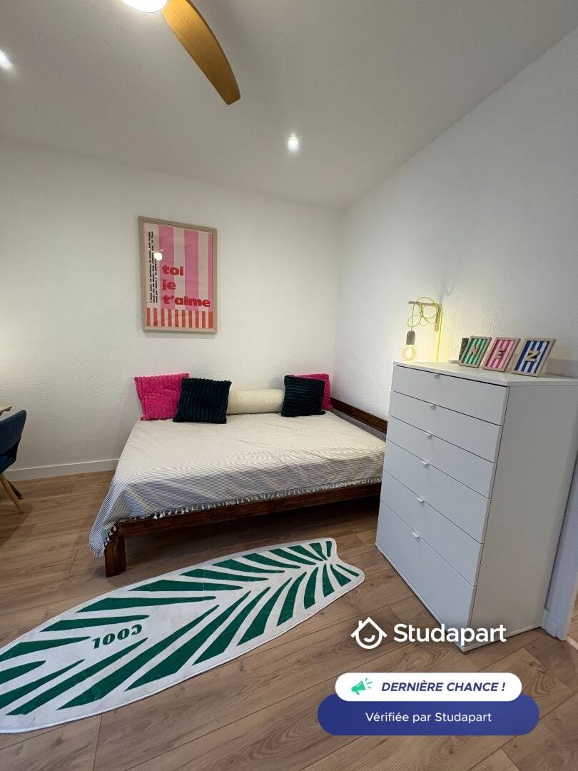 Wohnung zu mieten für 580 € pro Monat in Toulon, Rue Masséna