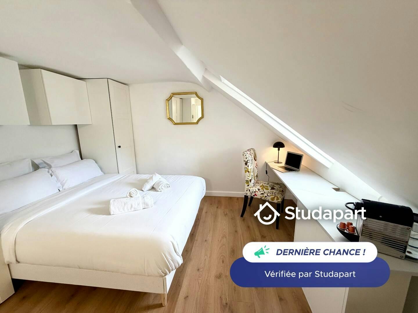 Wohnung zu mieten für 1.050 € pro Monat in Versailles, Rue de la Paroisse
