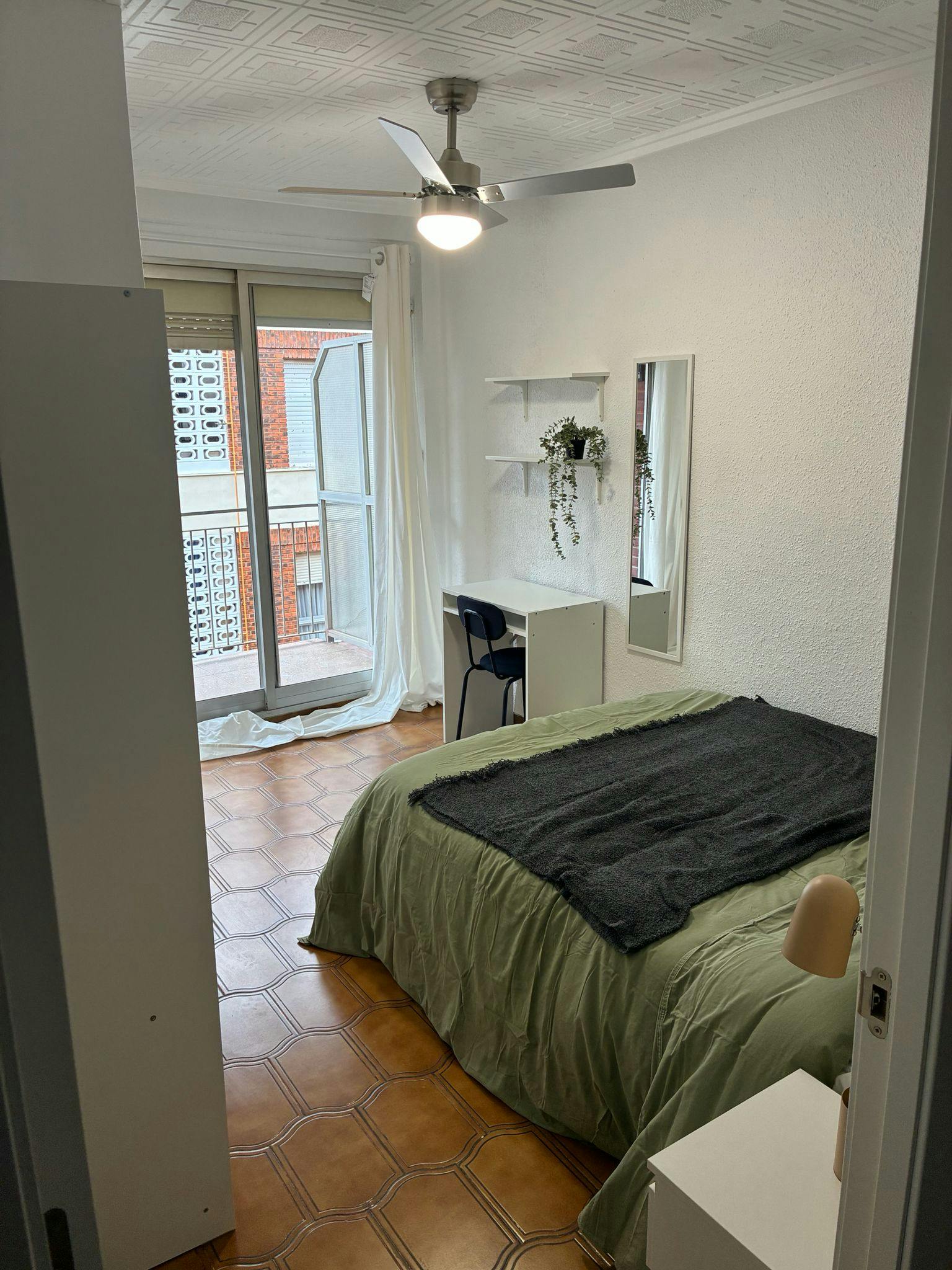 Single room Torrent, 1 bed, 9m² — photo 1