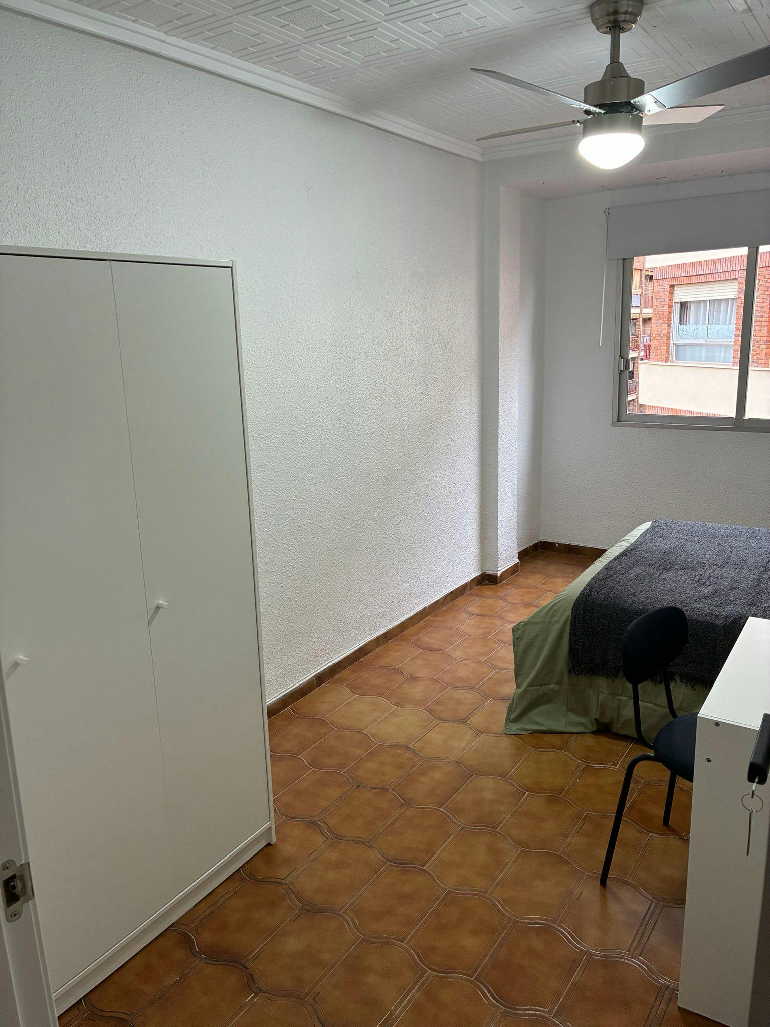 Single room Torrent, 1 bed, 12m² — photo 2