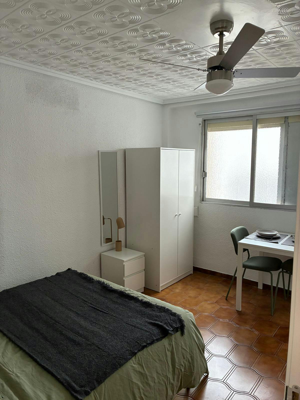 Single room Torrent, 1 bed, 14m² — photo 1