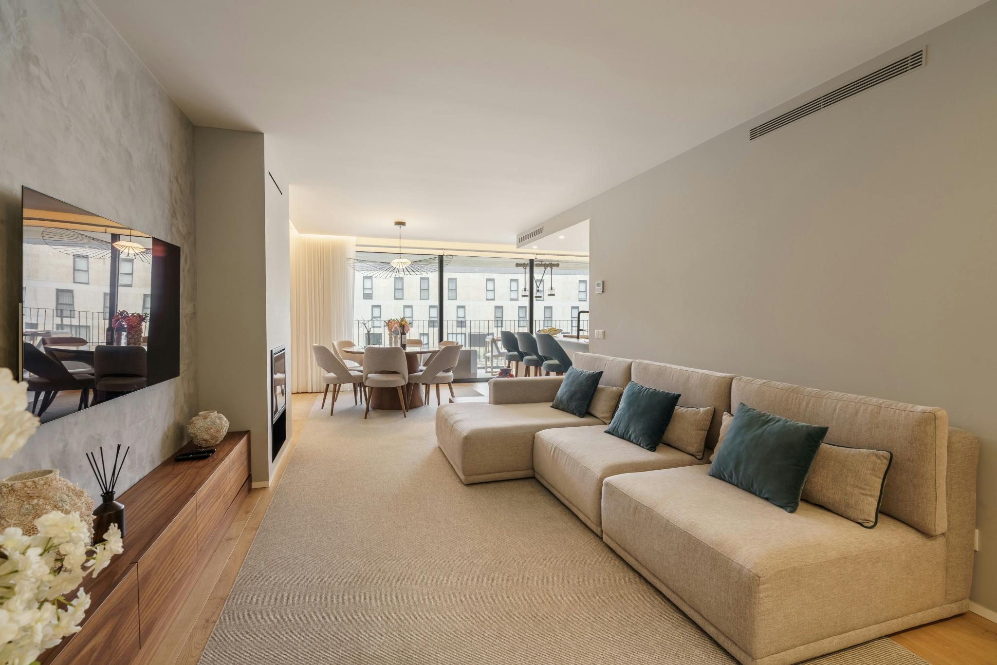 Apartment for rent for €9,999 per month in Apúlia, Avenida da Colónia