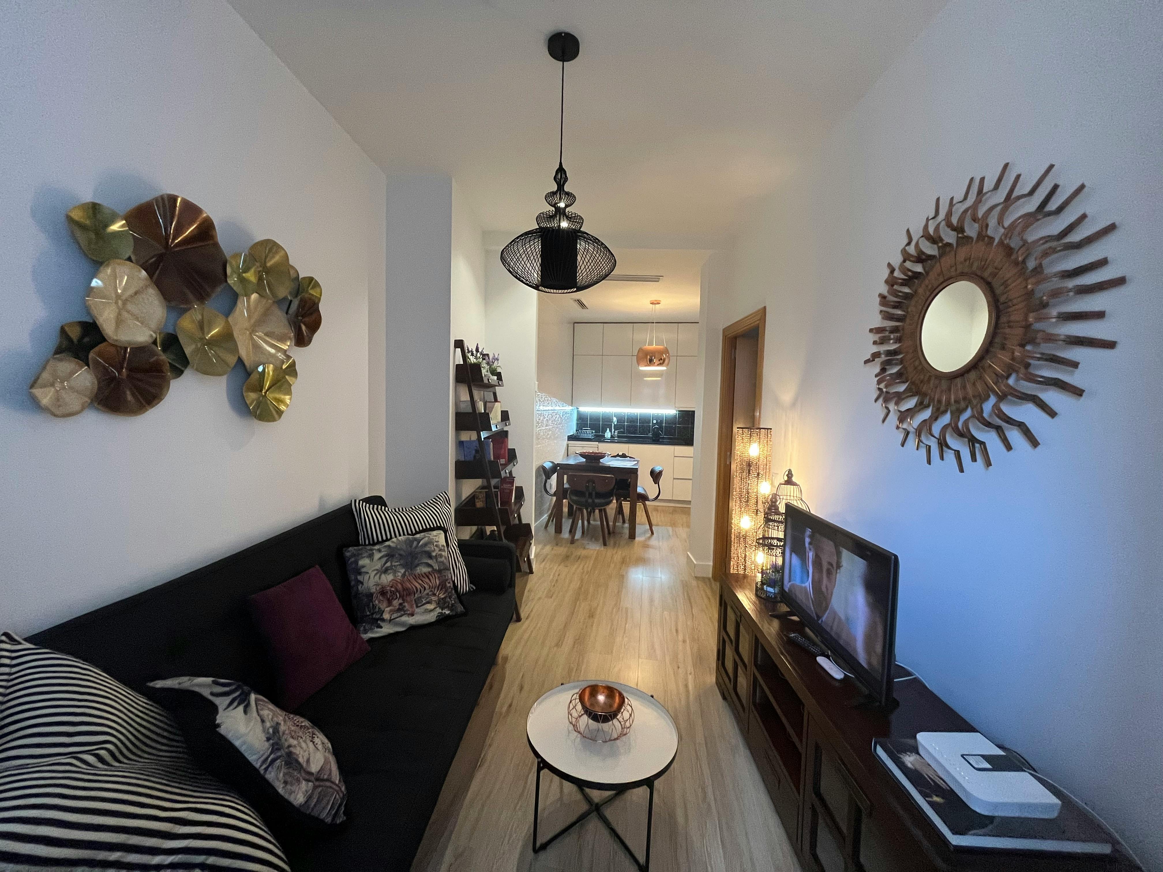 Apartment for rent for €2,400 per month in Madrid, Calle del Caballero de Gracia