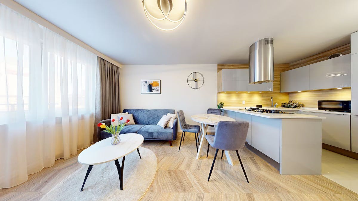 Złota, Warsaw preview