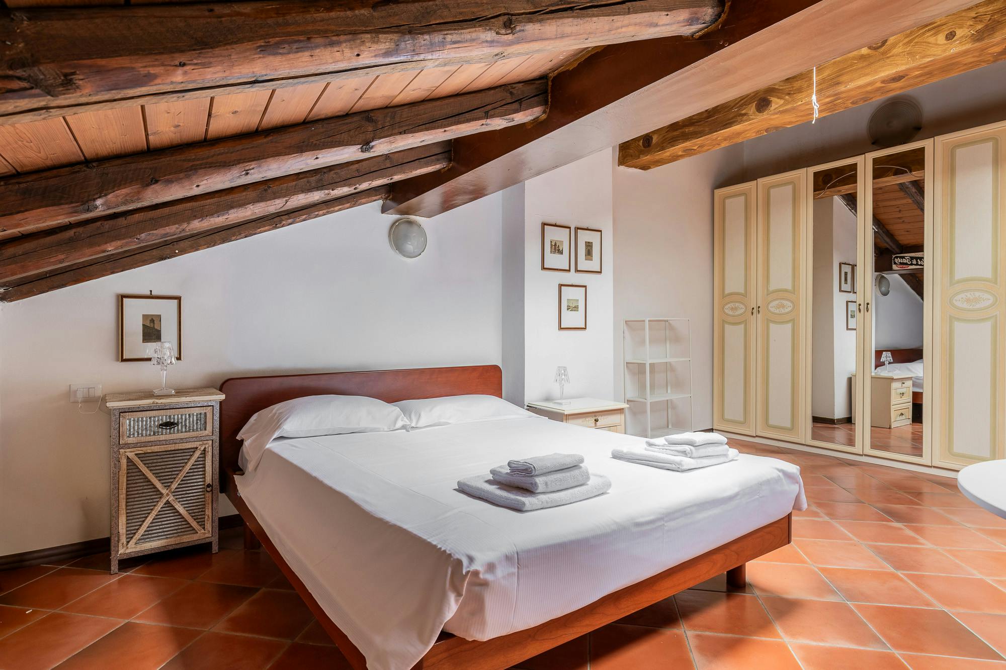 Apartment for rent for €9,999 per month in Bologna, Via Nosadella