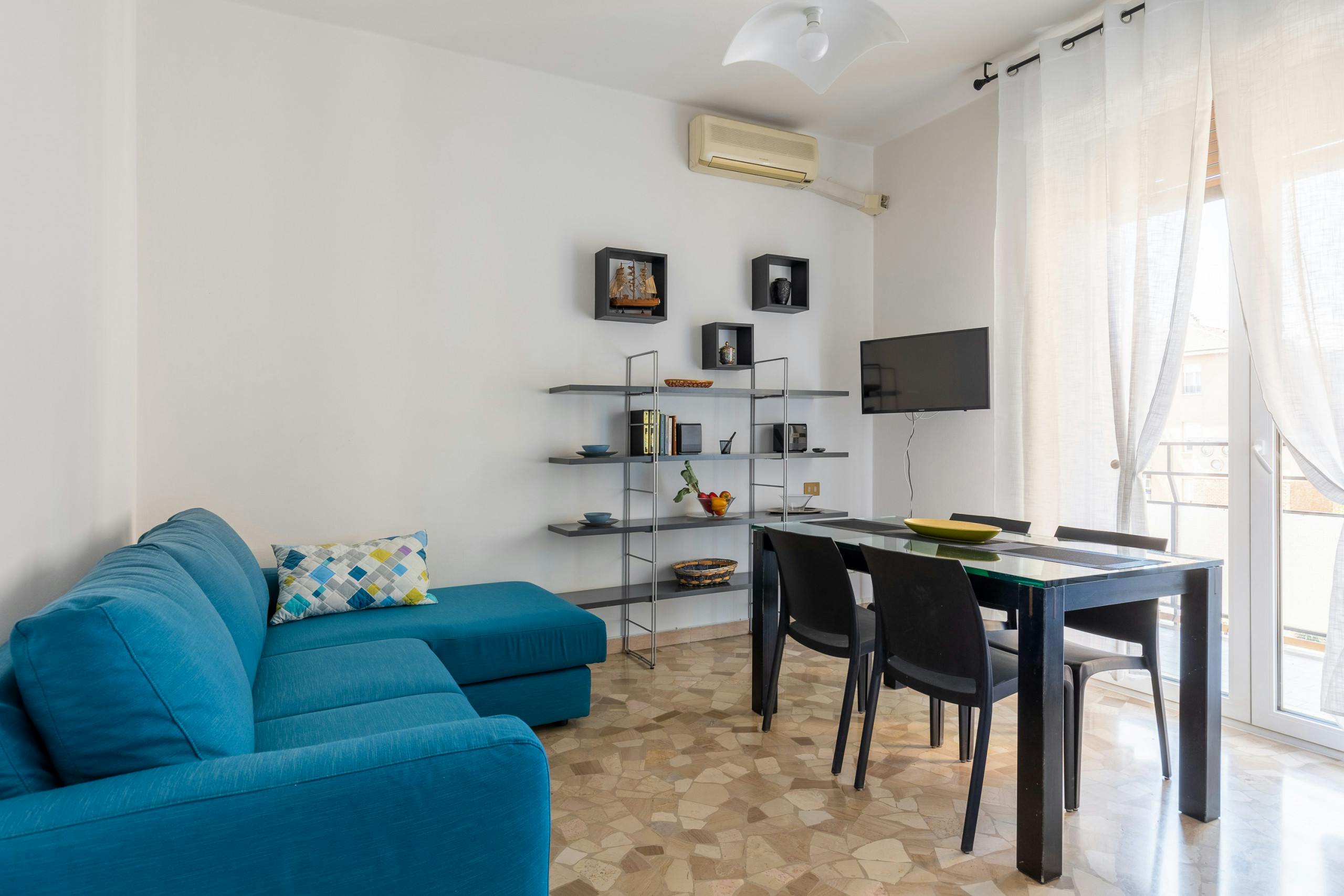 Appartement te huur voor € 9.999 per maand in Genoa, Via Genova