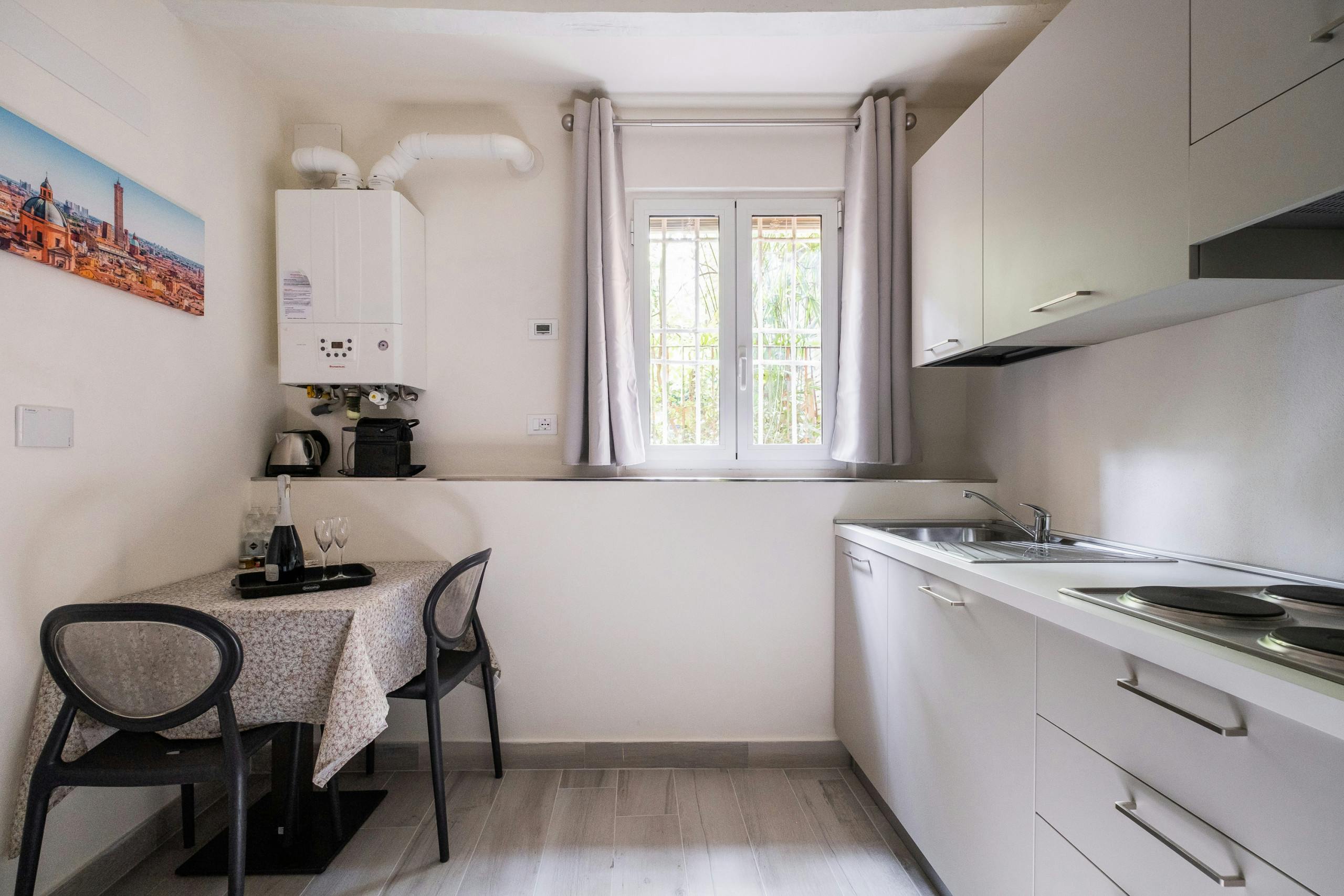 Apartment for rent for €9,999 per month in Bologna, Via Fondazza