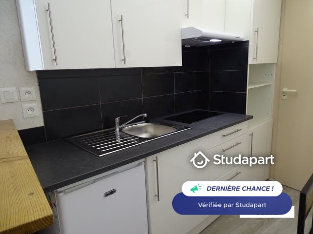 Apartamento para alugar por € 570 por mês em Angoulême, Rue Saint-Etienne