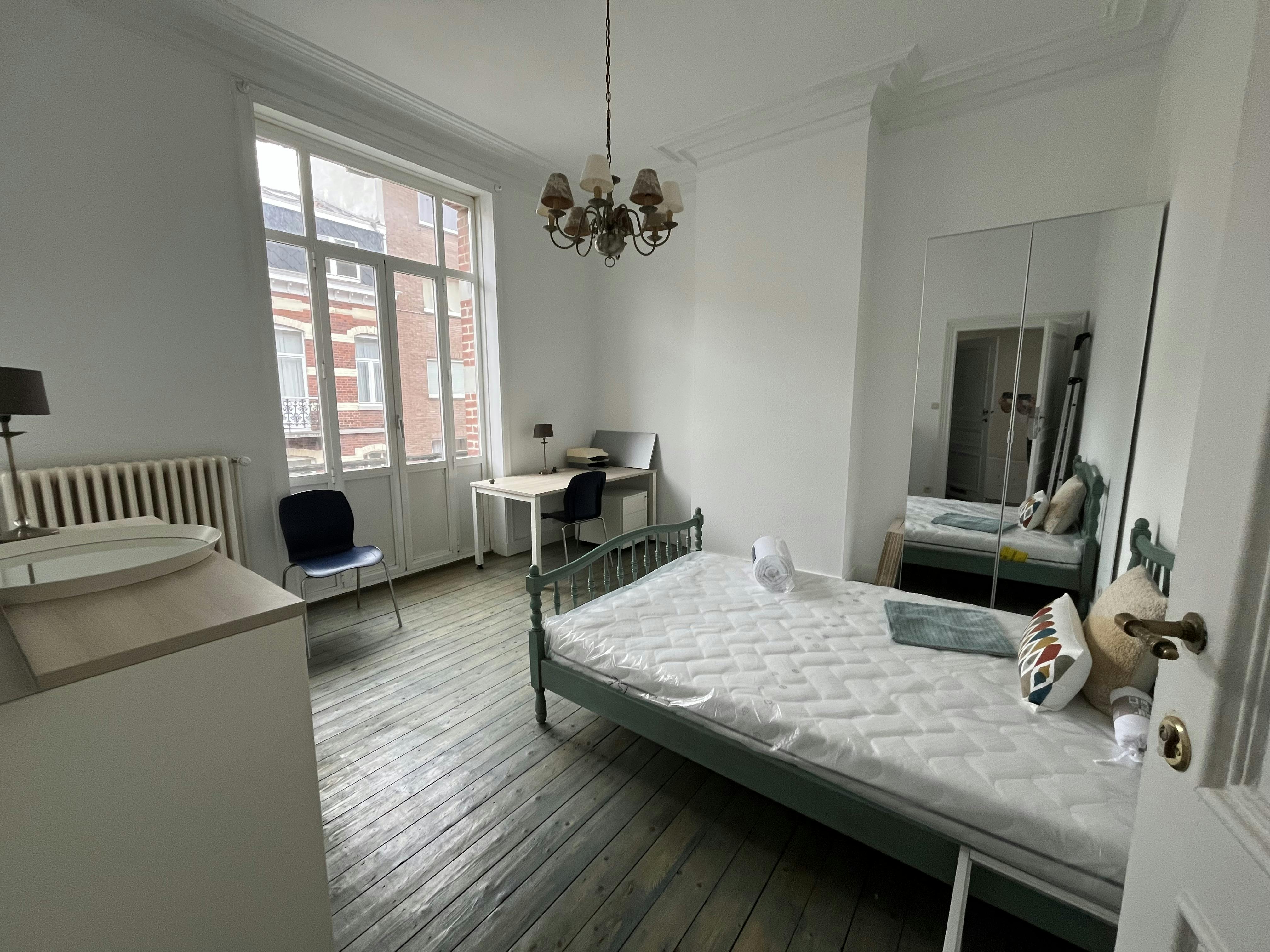 私人房间 正在以 €850 的月租出租，其位于 Brussels, Rue de l'Abdication