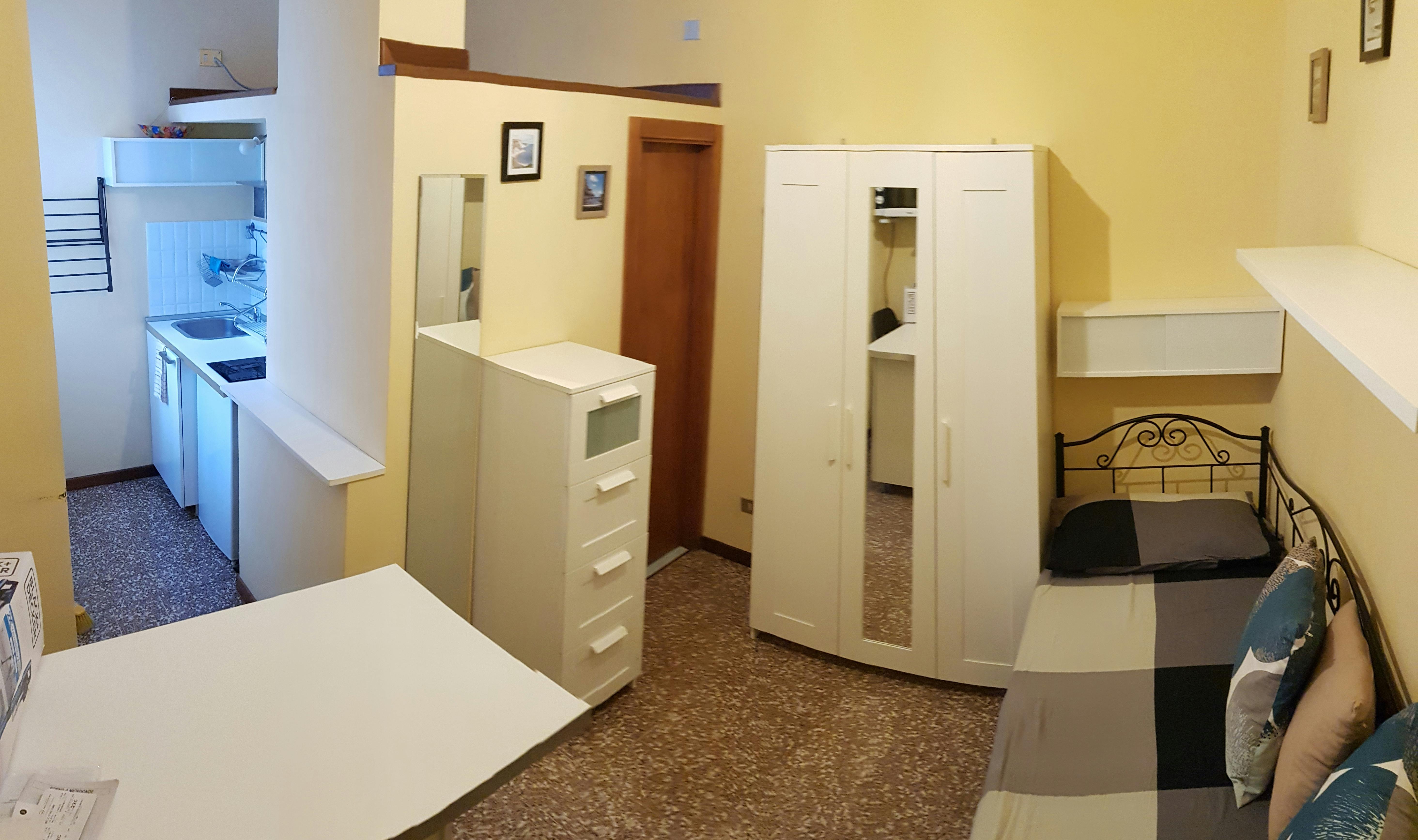 Monolocale in affitto a 680 € al mese a Milan, Via Gianfranco Zuretti