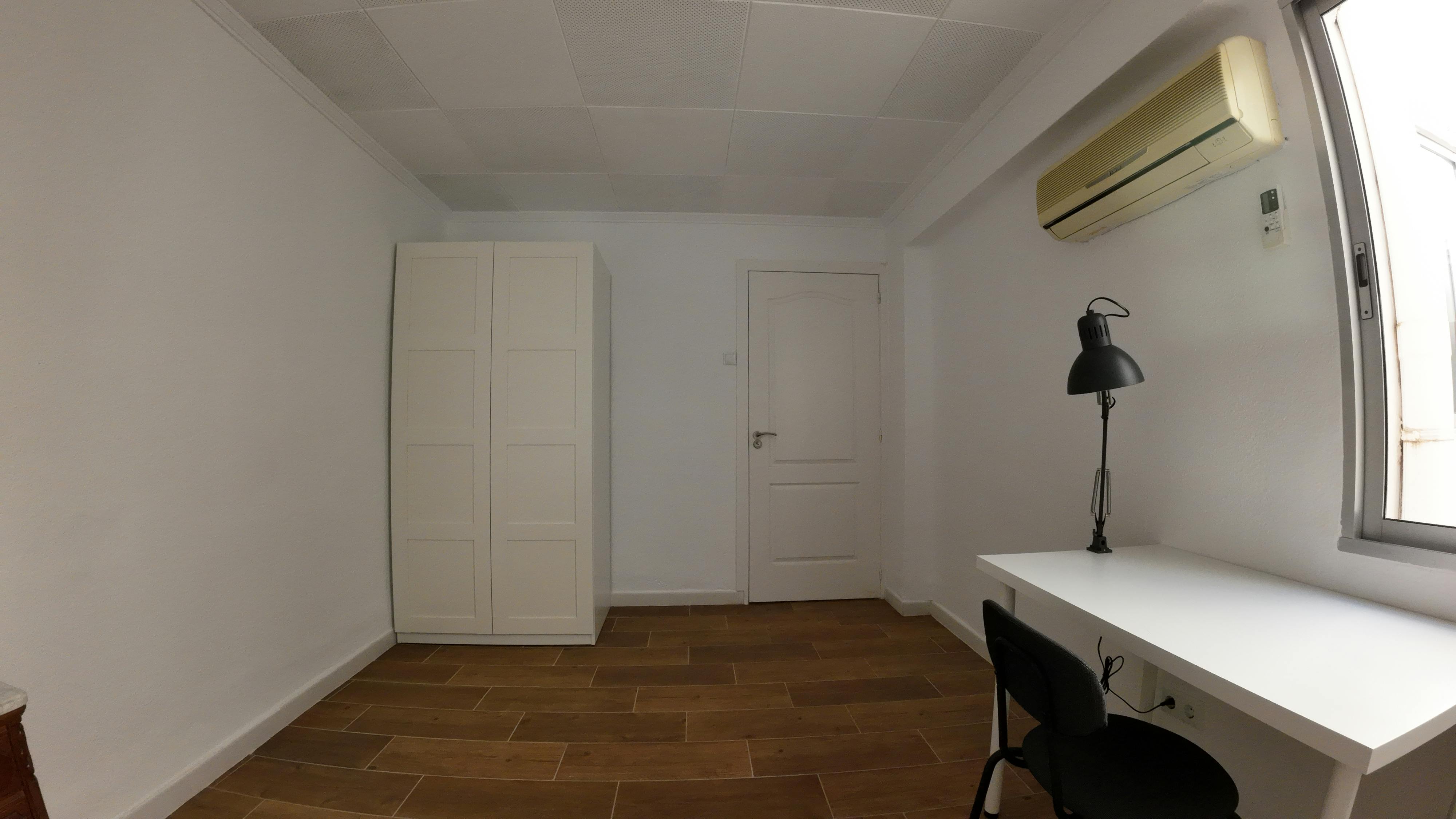 Private room for rent for €420 per month in Valencia, Avinguda de la Malva-Rosa