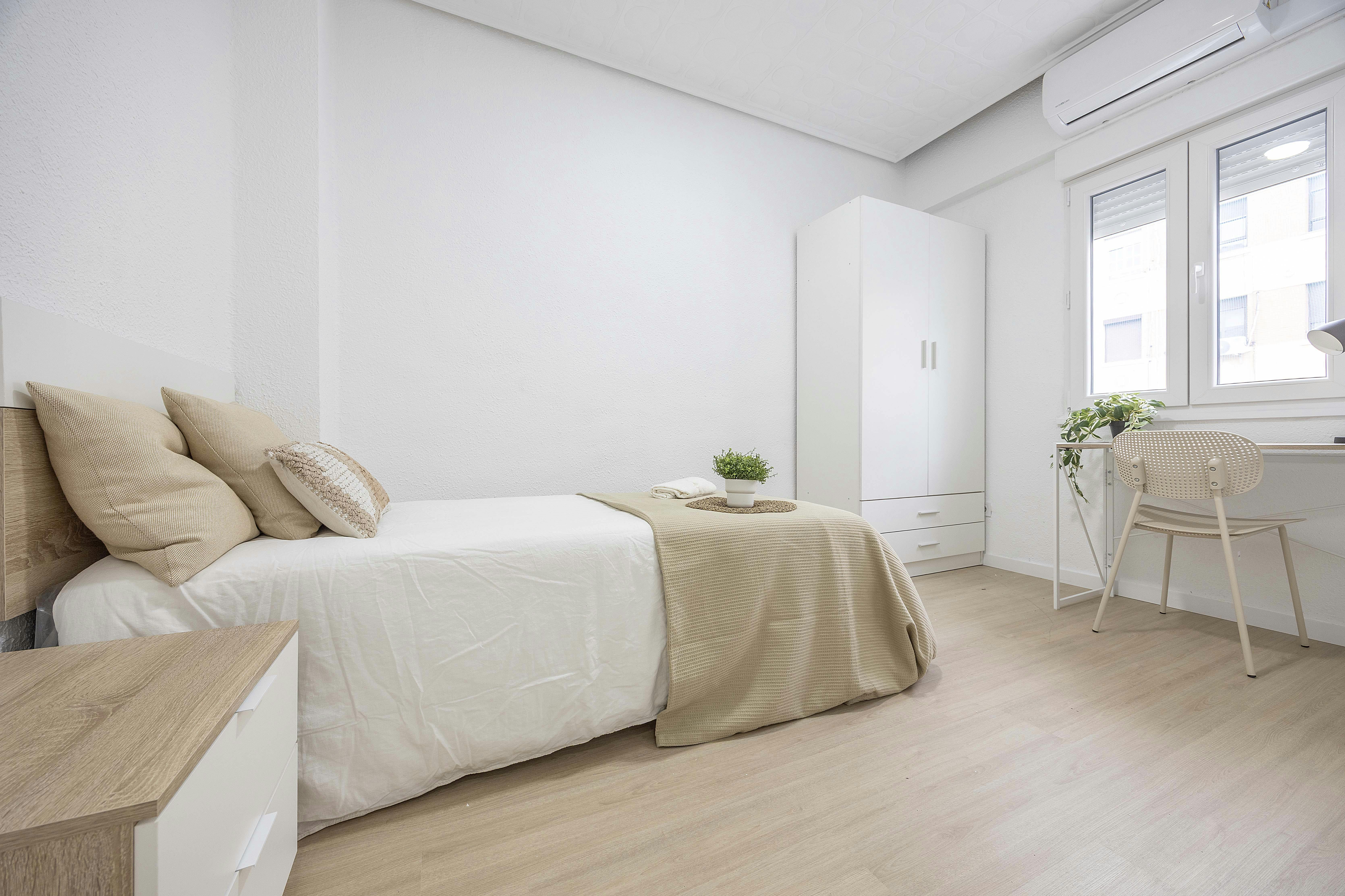 Carrer d'Emili Baró, Valencia Valencia