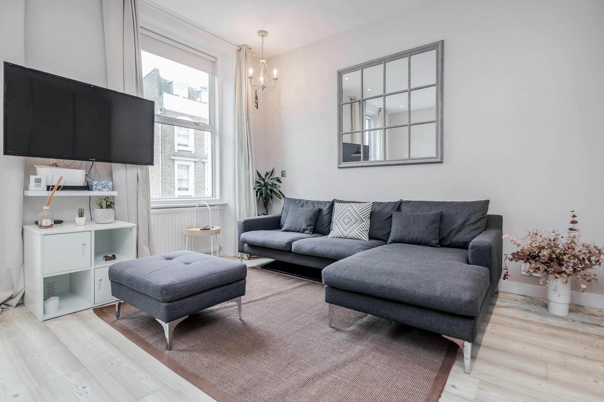 Apartment for rent for £4,250 per month in London, Ifield Road