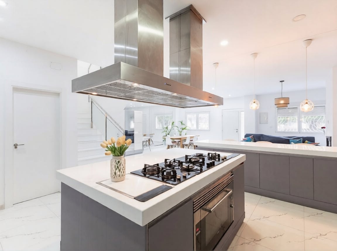 House for rent for €2,500 per month in Valencia, Carrer de Santa Pola