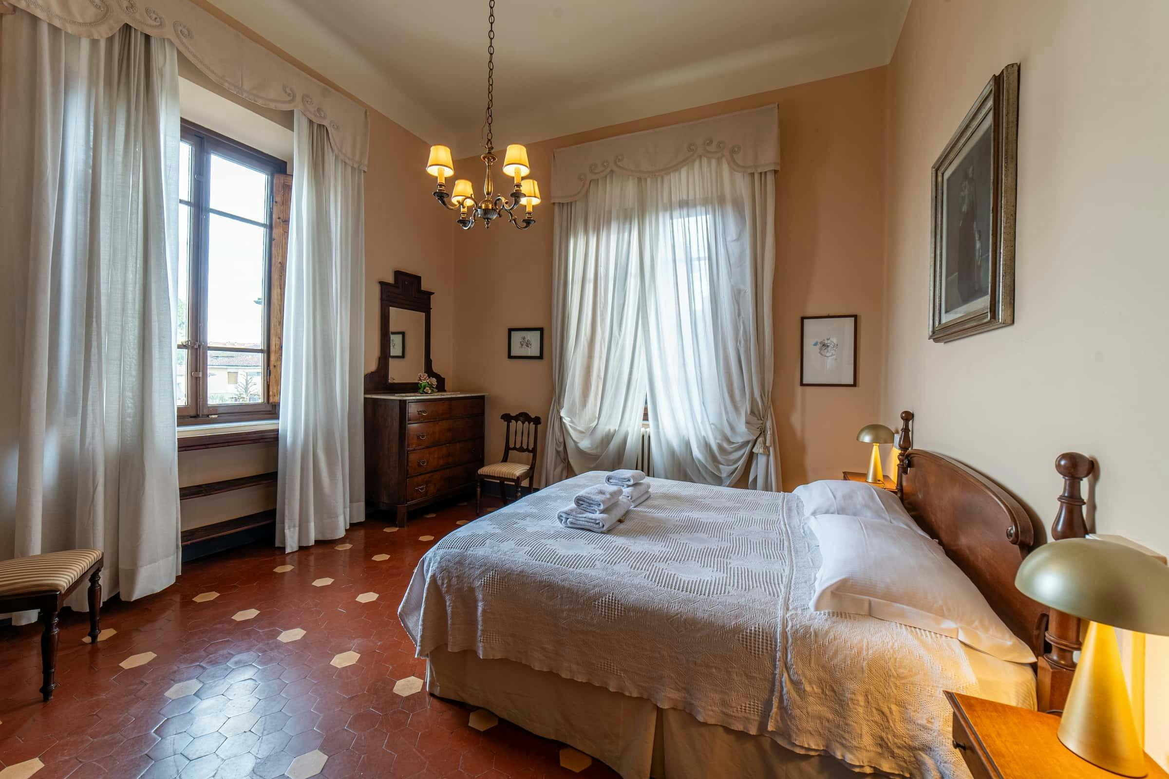 Casa para alugar por € 4.000 por mês em Lucca, Via Jacopo della Quercia