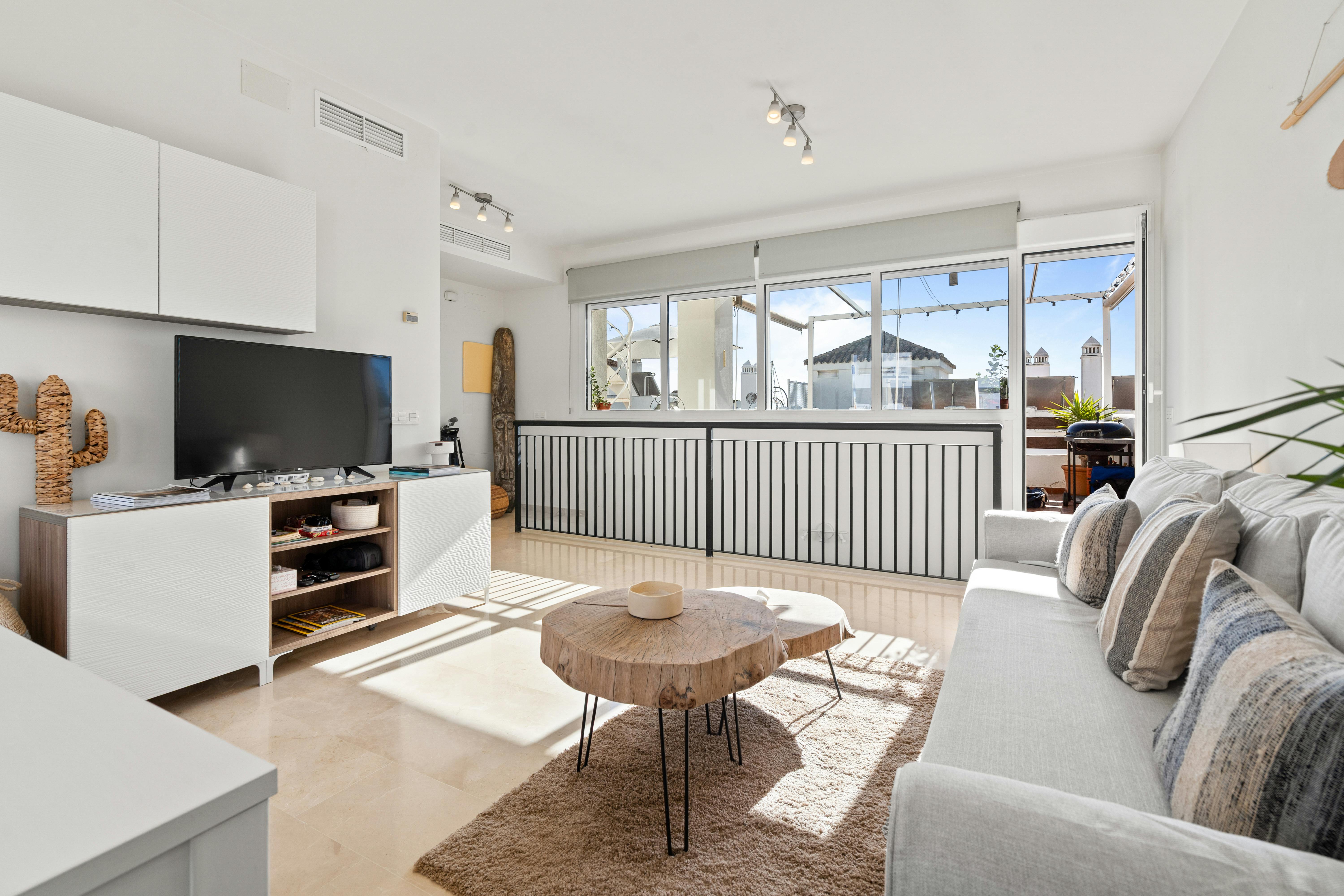 Appartement à louer pour 2 300 €/mois à Estepona, Calle Villa Borghese