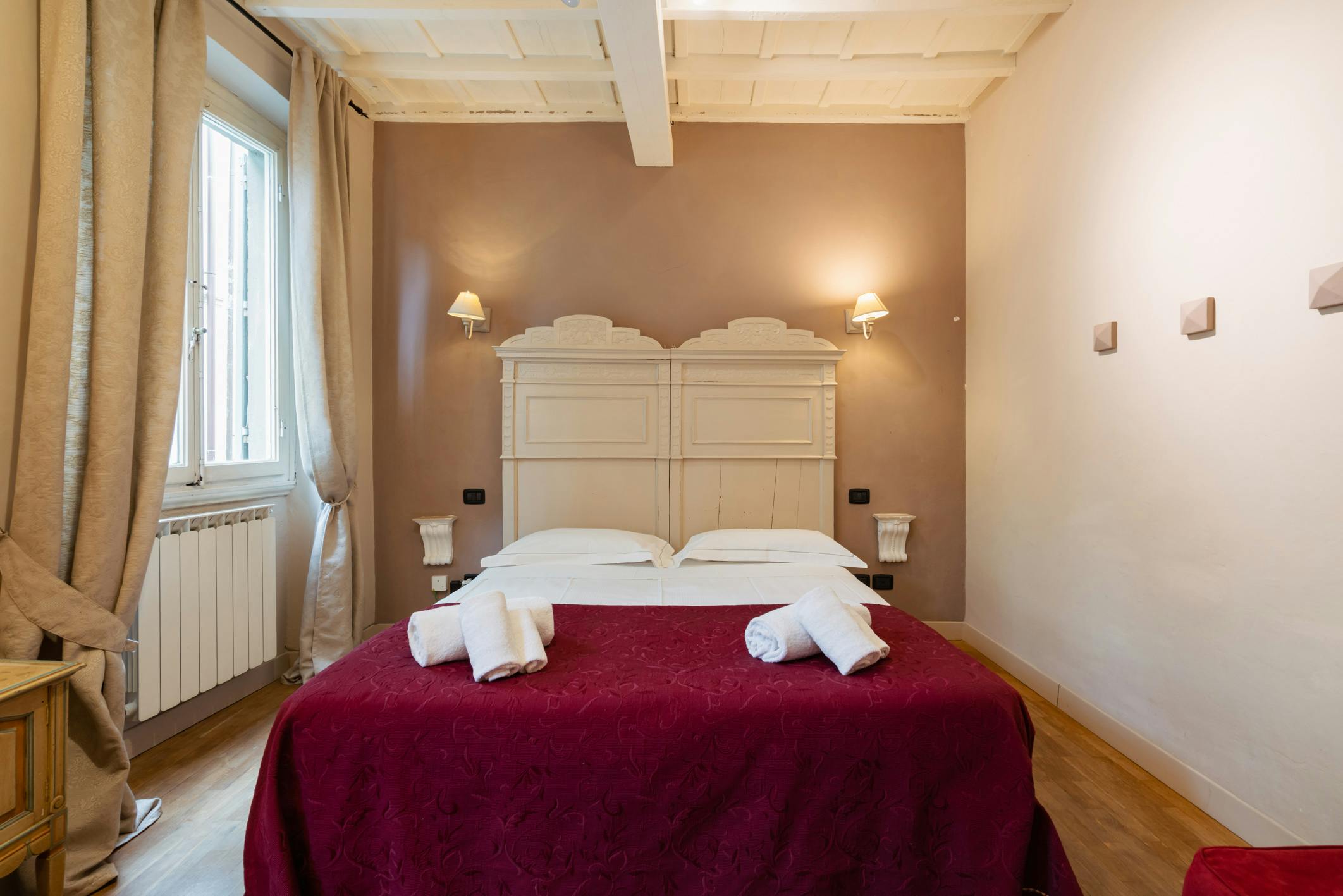 Apartment for rent for €2,100 per month in Florence, Via delle Pinzochere