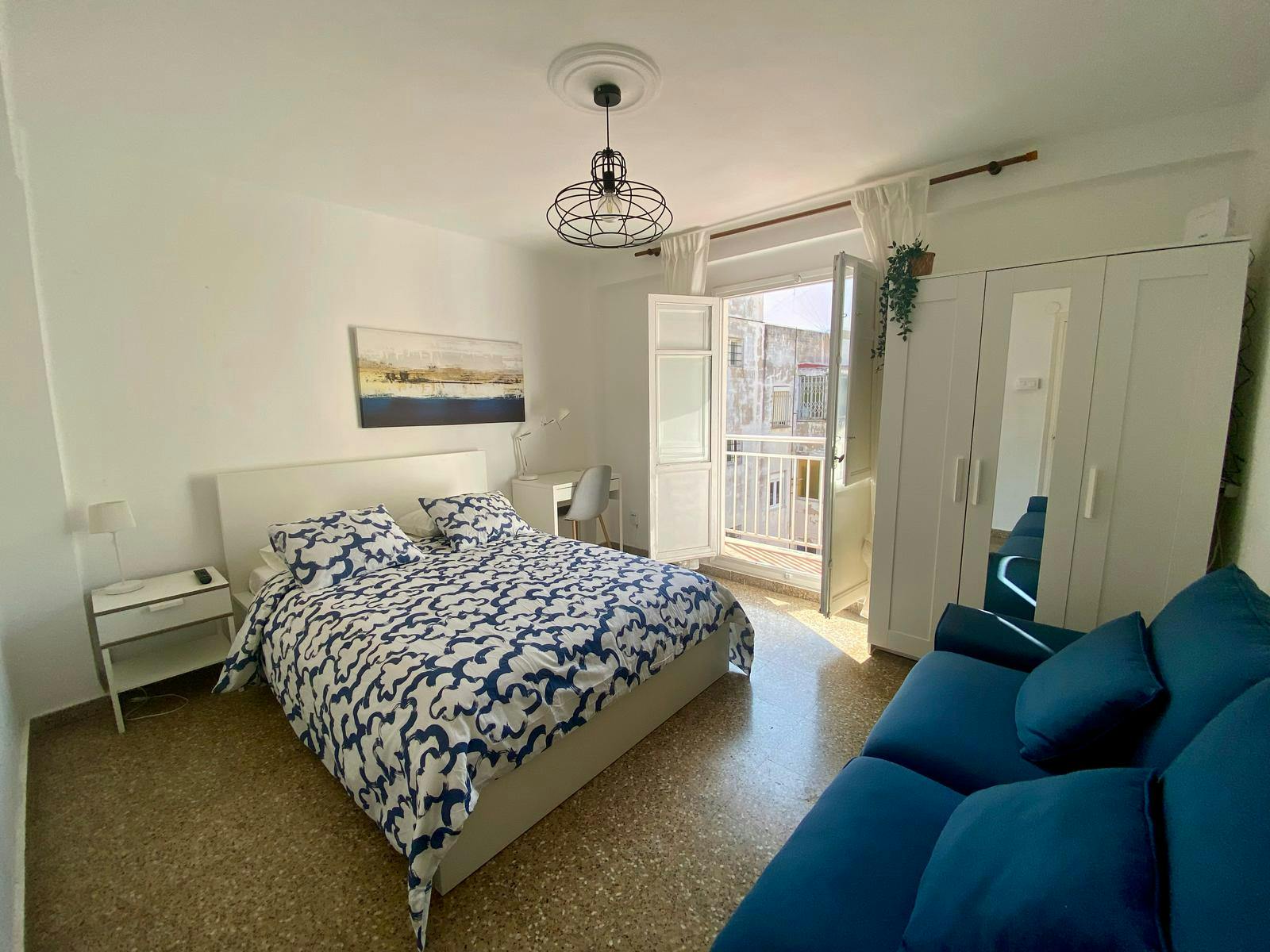 Single room Valencia, 1 bed, 10m² — photo 1