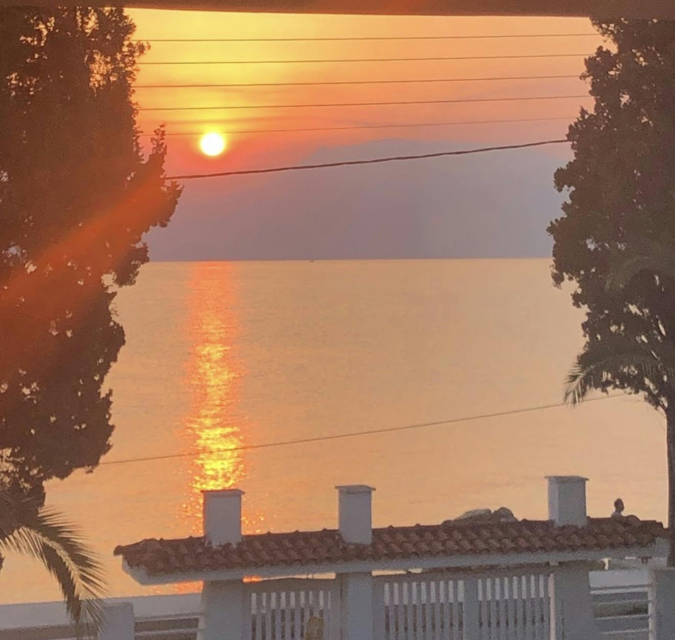 House for rent for €3,000 per month in Loutráki, Avras