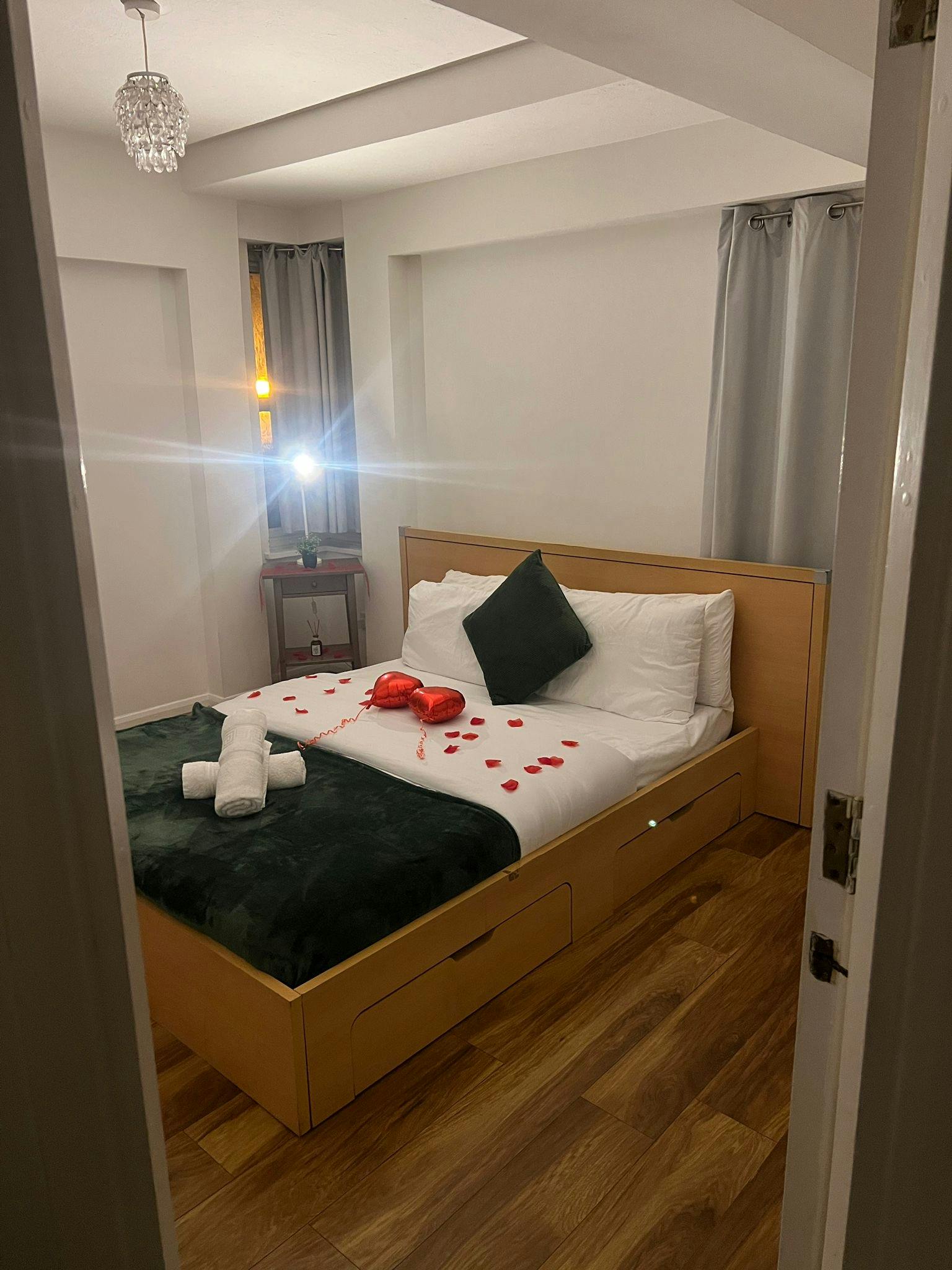 Building for rent for €6,298 per month in London, Ferry Street