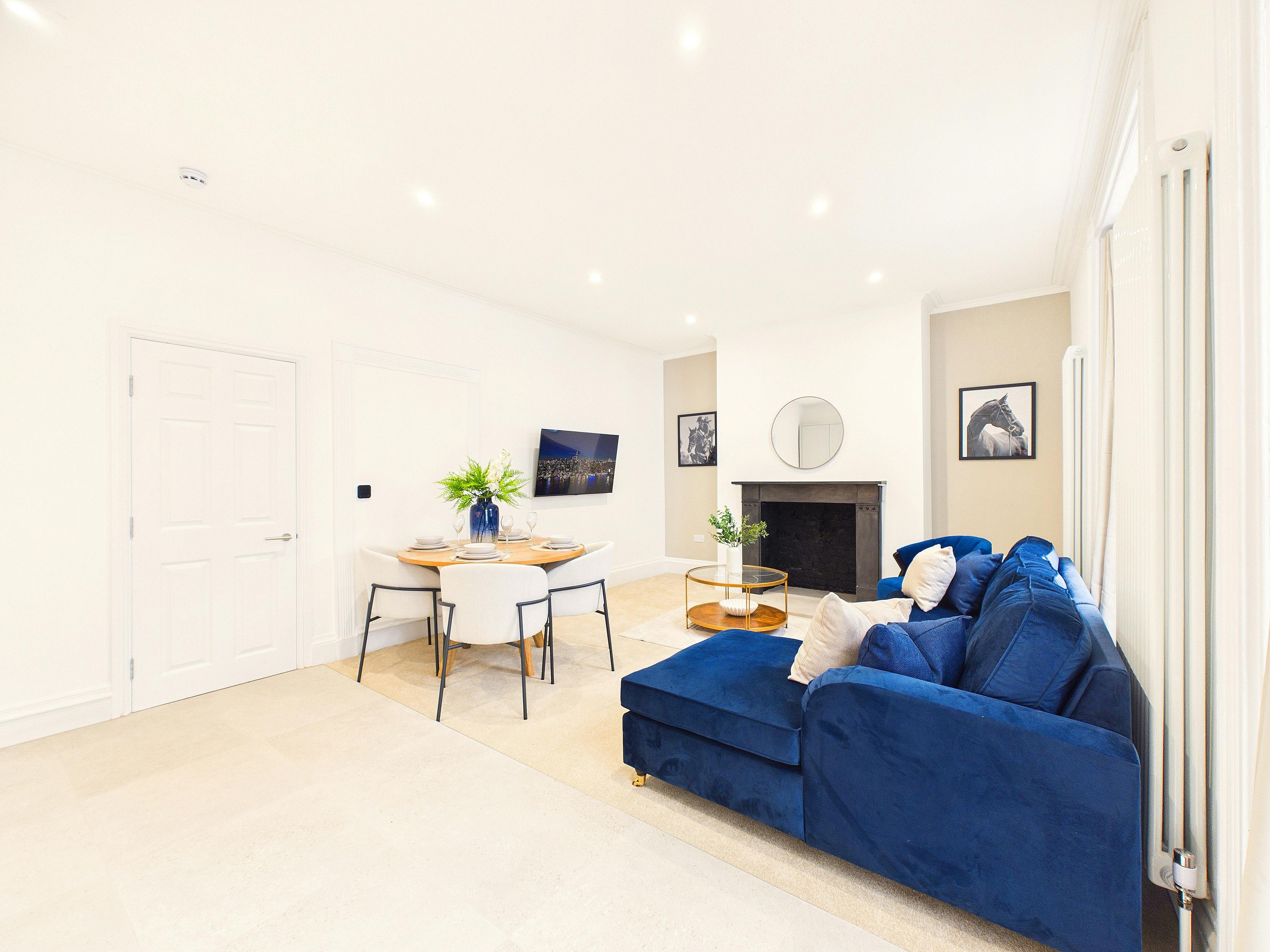 Wohnung zu mieten für 2.500 £ pro Monat in Cheltenham, Henrietta Street