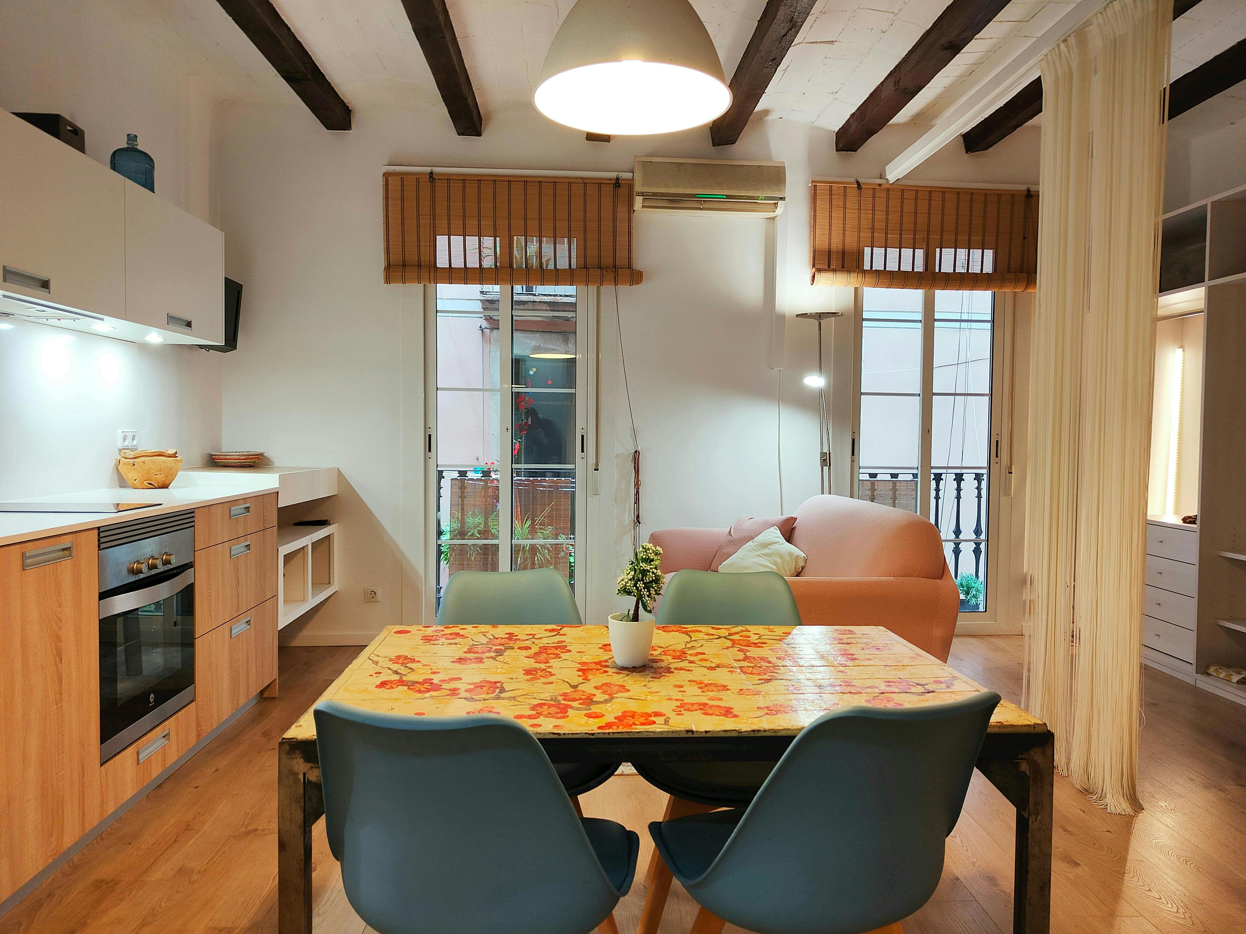 Apartment for rent for €1,780 per month in Barcelona, Carrer dels Agullers