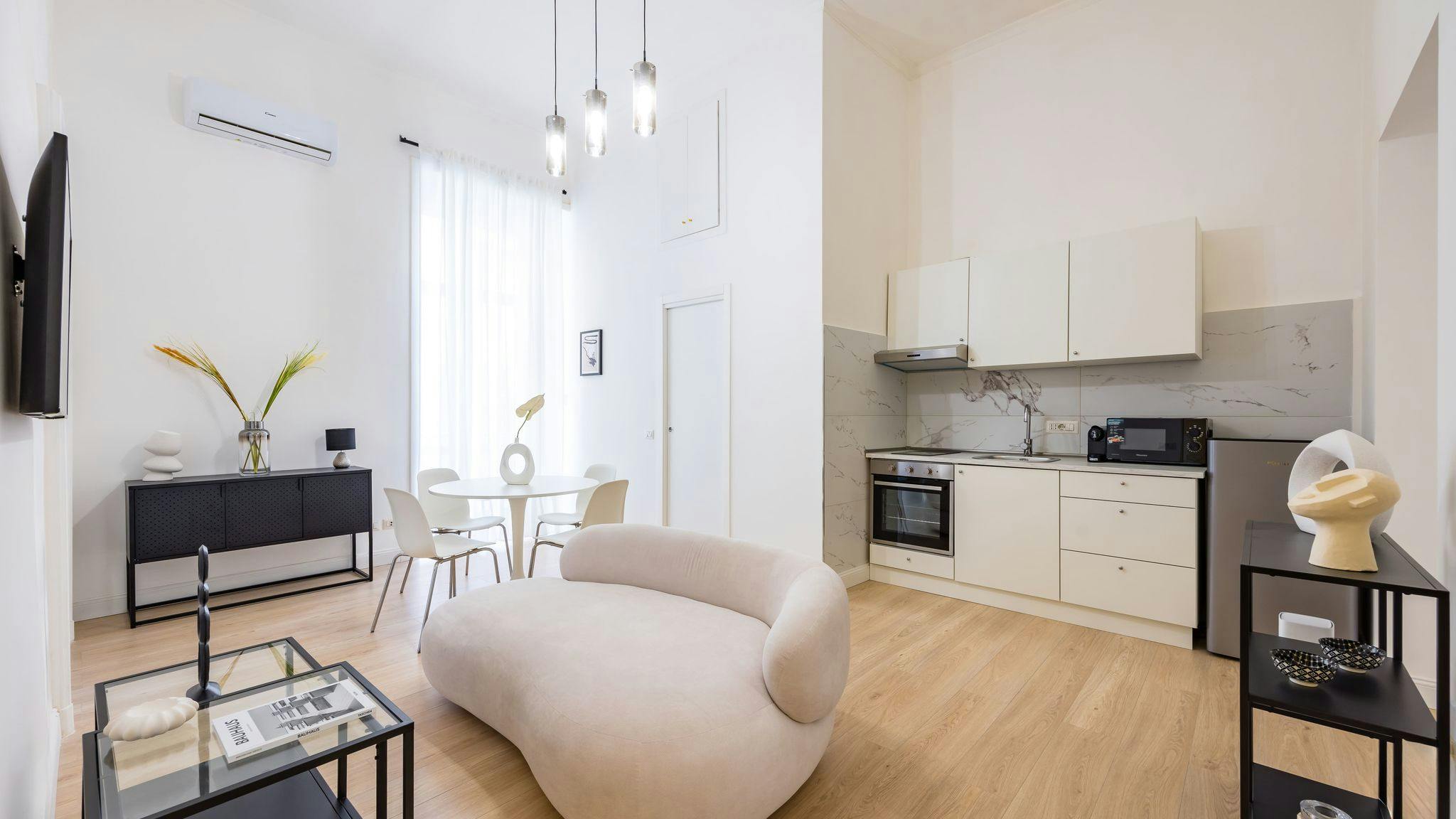 Apartment for rent for €1 per month in Naples, Piazza Principe Umberto