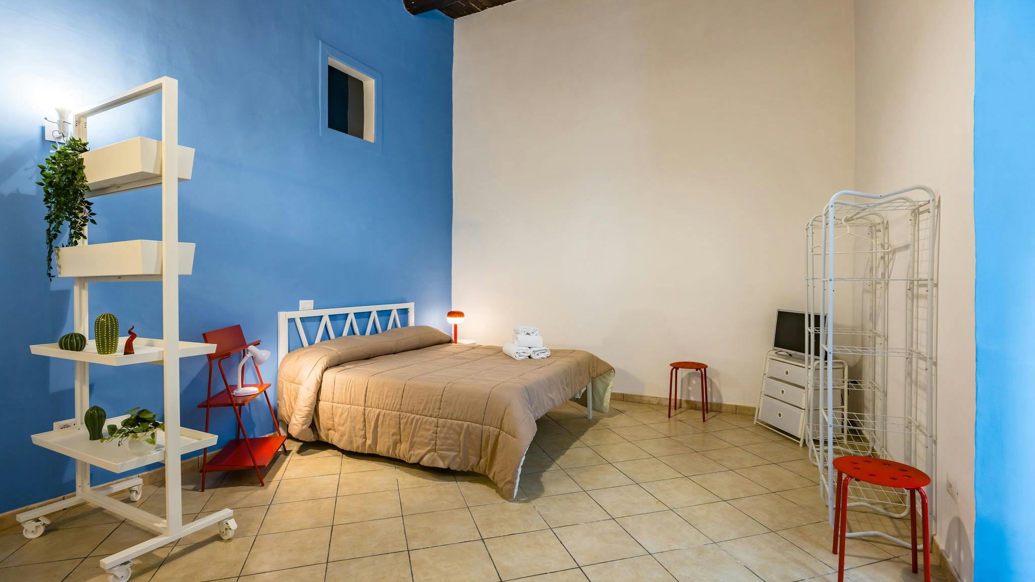 Apartment for rent for €1 per month in Naples, Vico Canale a Taverna Penta