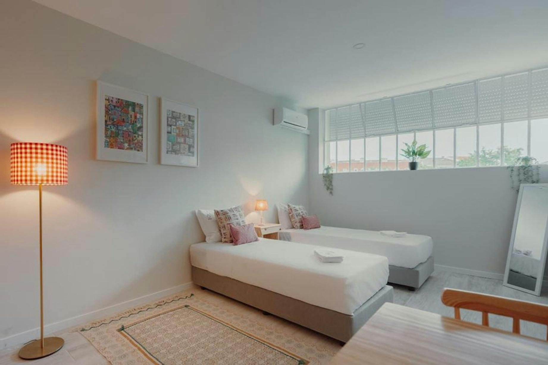 Studio for rent for €1,947 per month in Porto, Rua do Almirante Leote do Rego