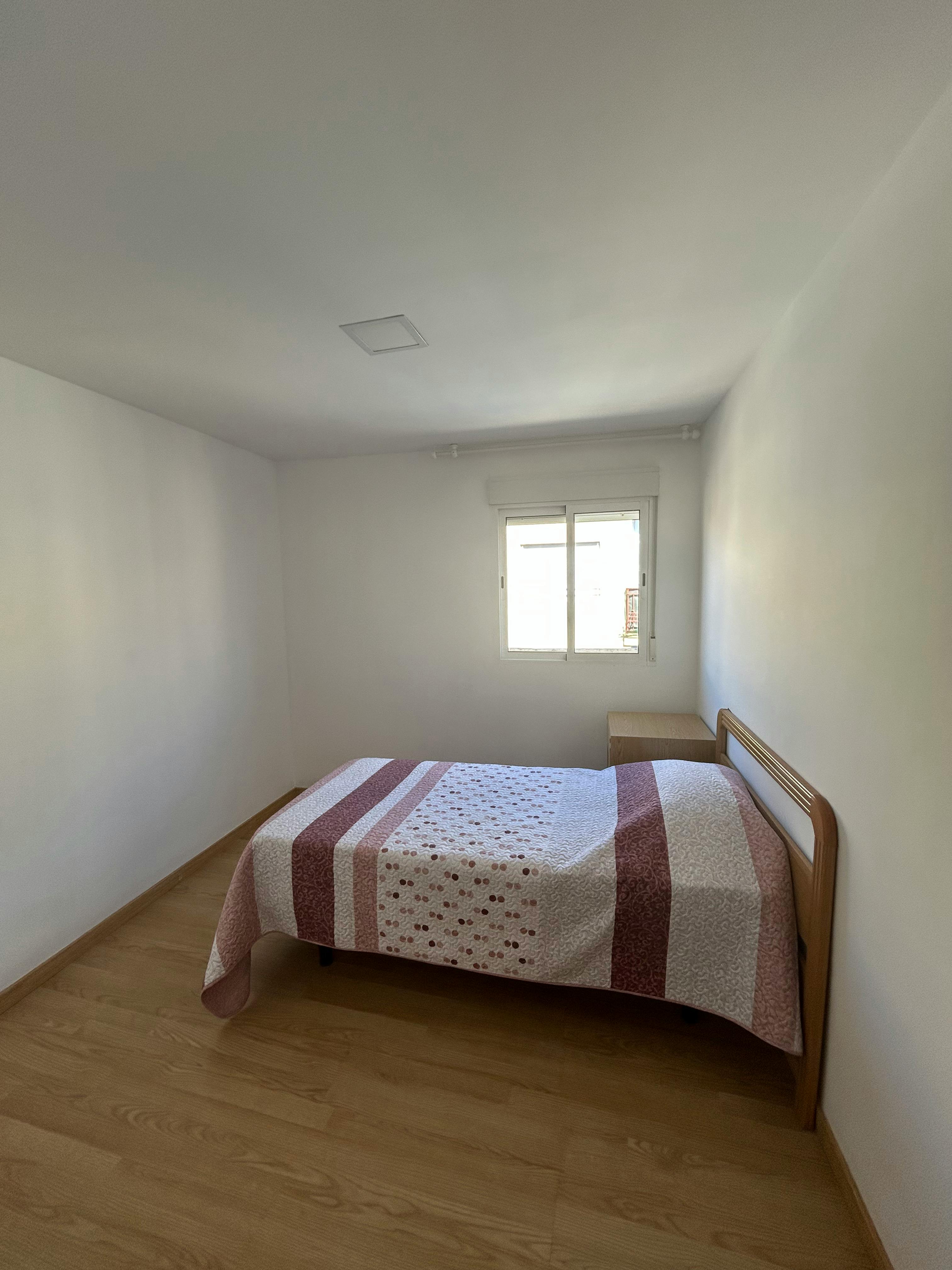 Single room Alicante (Alacant), 1 bed, 7m² — photo 1