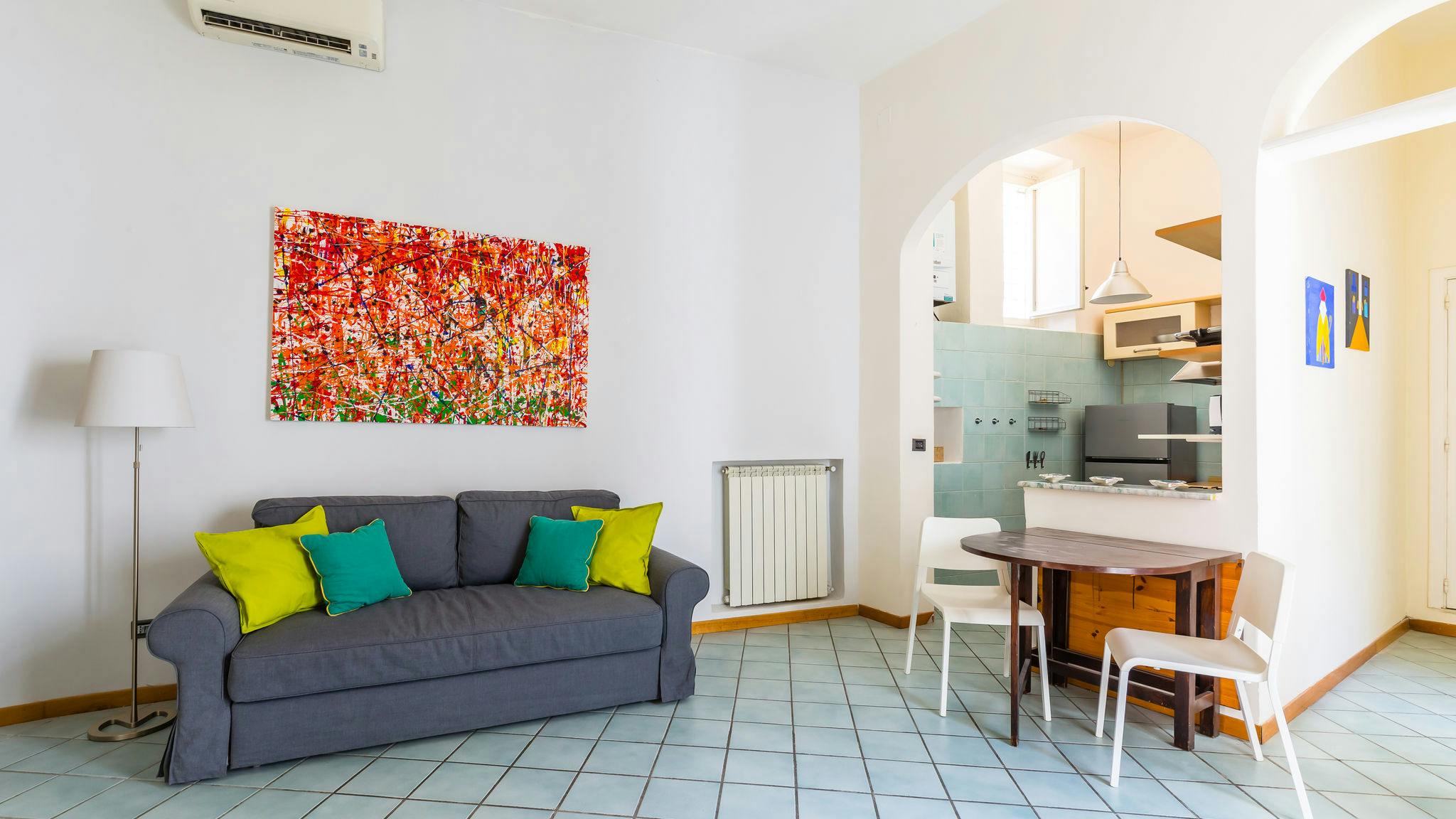 Apartment for rent for €1 per month in Naples, Via Chiaia