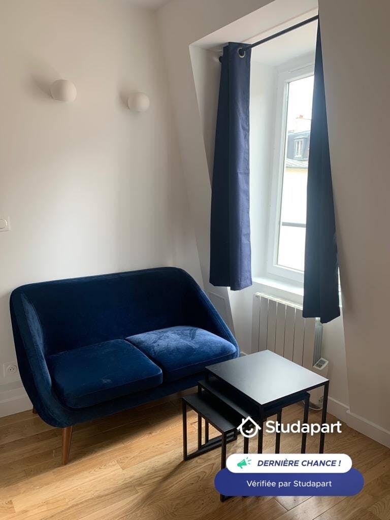 Apartment for rent for €1,450 per month in Paris, Rue de l'Université
