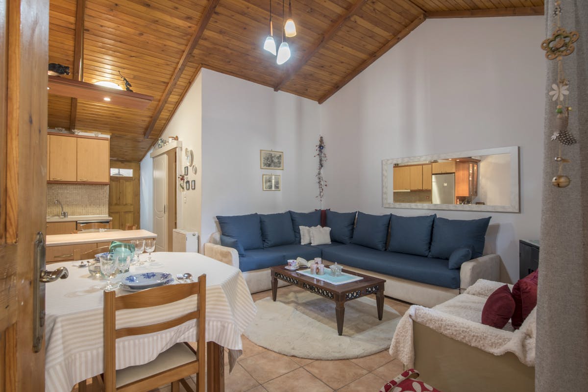 Maison à louer pour 900 €/mois à Maroúsi, Stavrou