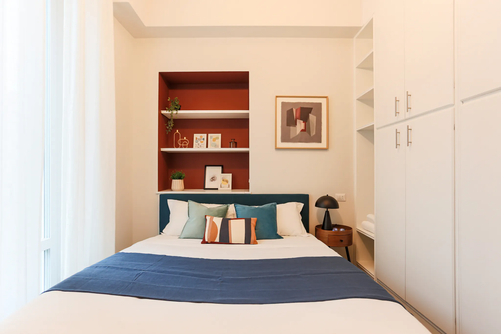 Via Costanza, Milan preview