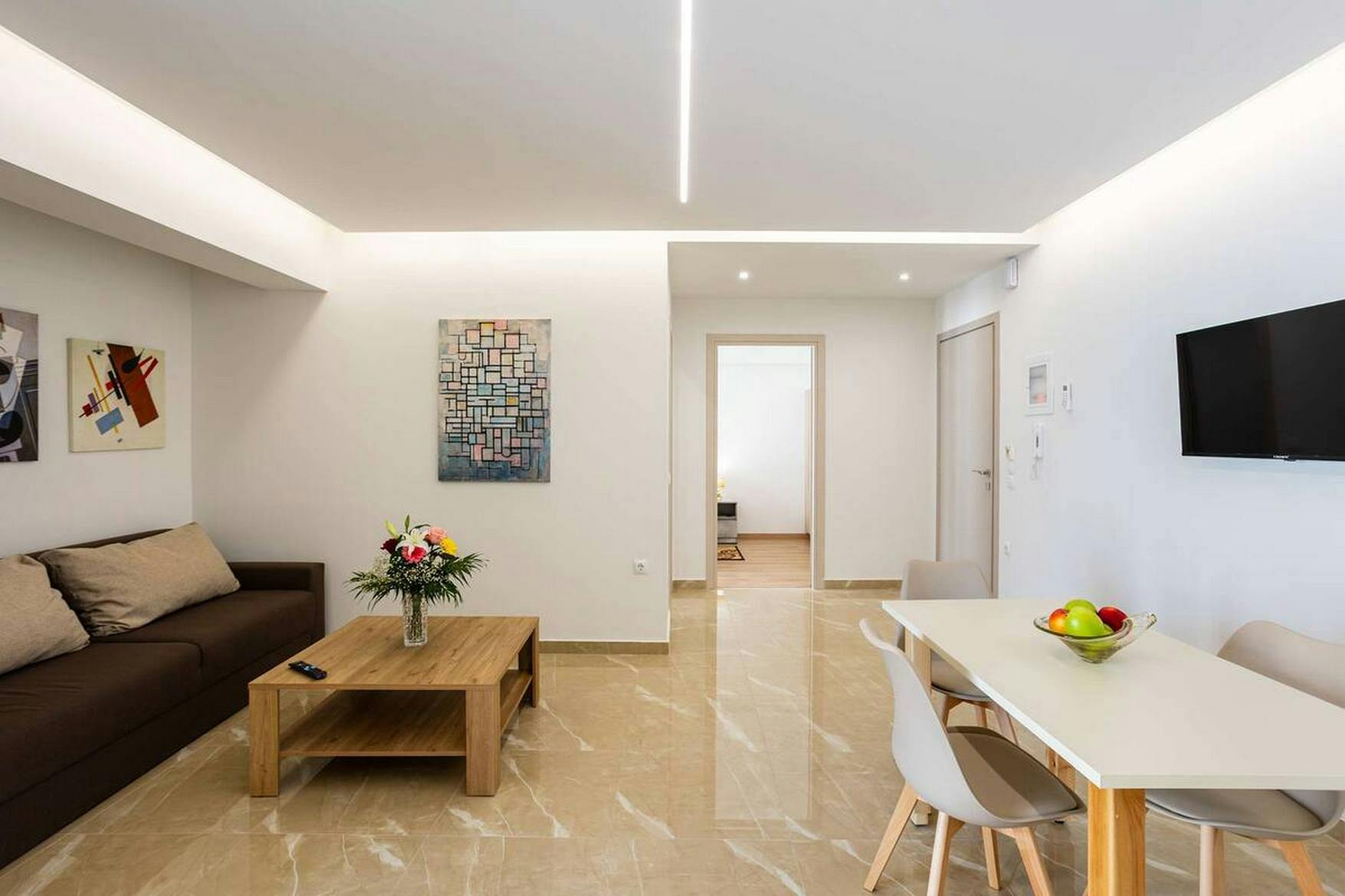 Apartment for rent for €1,500 per month in Kalamata, Trion Navarchon