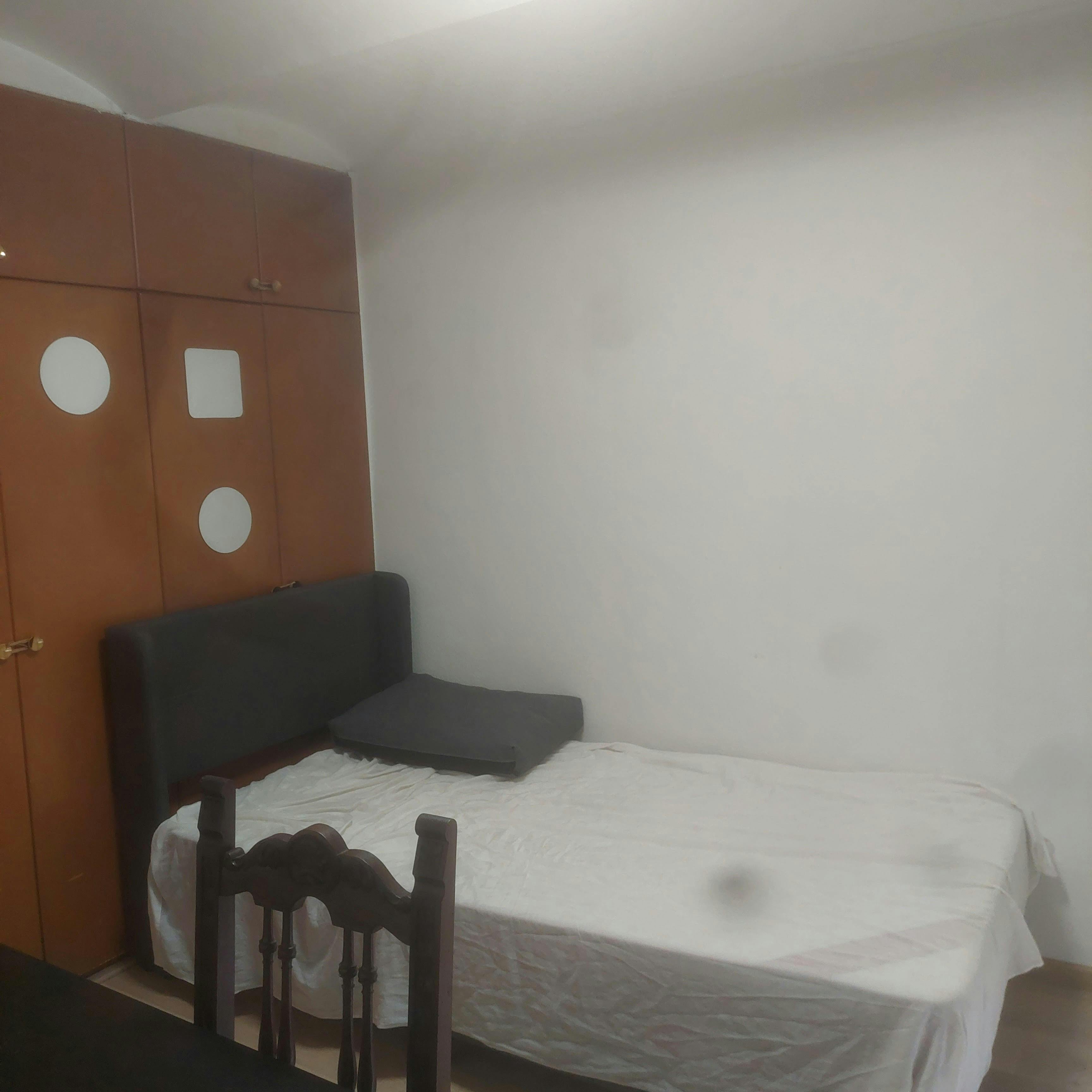 Private room for rent for €650 per month in Barcelona, Carrer de la Indústria