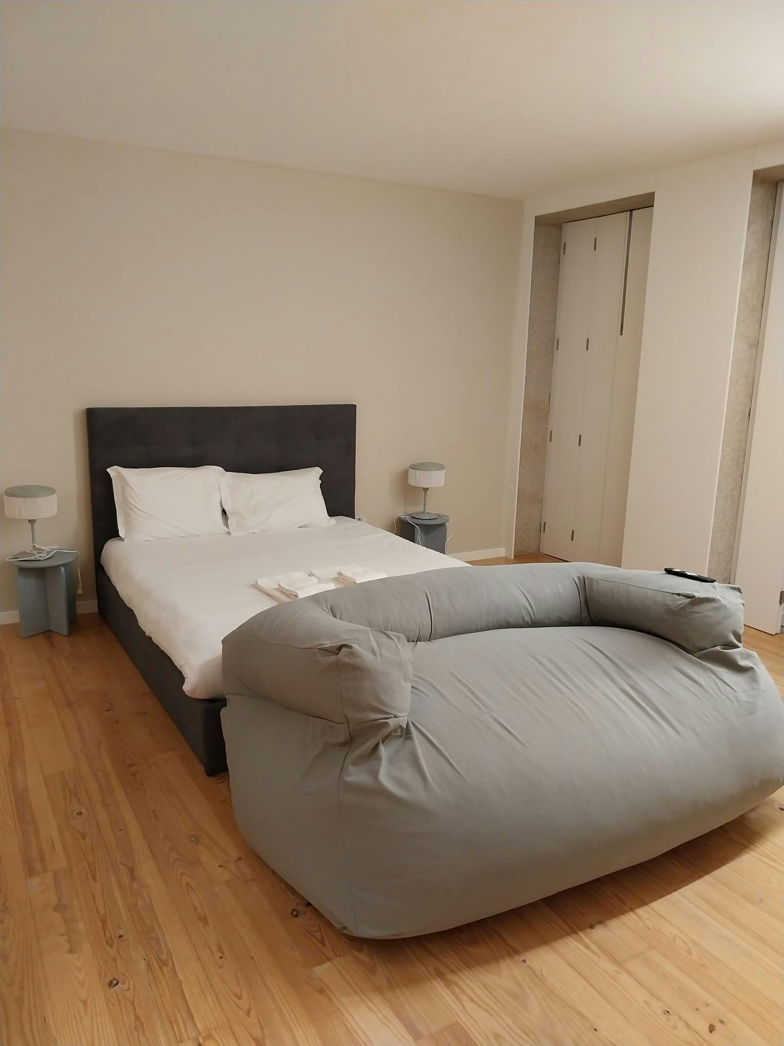 Studio for rent for €820 per month in Porto, Rua de Santa Catarina