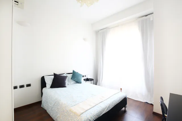 Private room in Viale Vittorio Veneto, Milan (1689393) room image 2