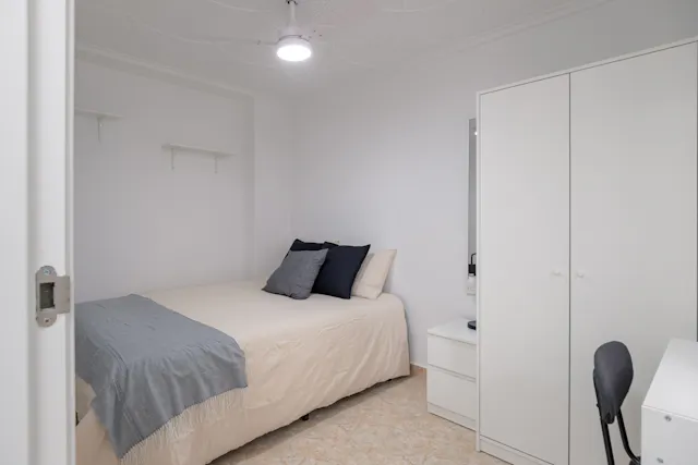 Private room in Carrer Doctor Buades, Alicante (1689397) room image 1