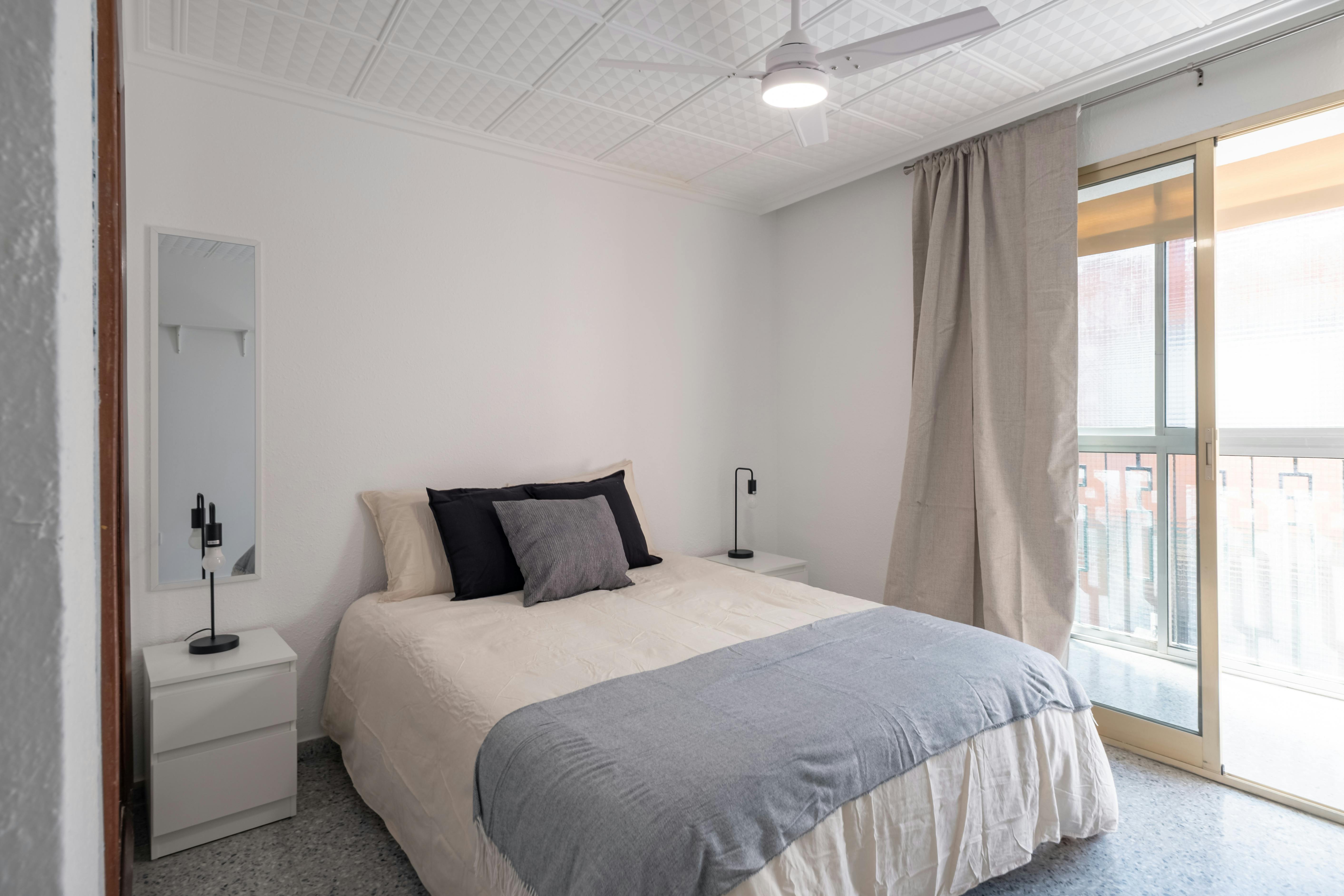Chambre privée à louer pour 350 €/mois à Alicante, Carrer Doctor Buades