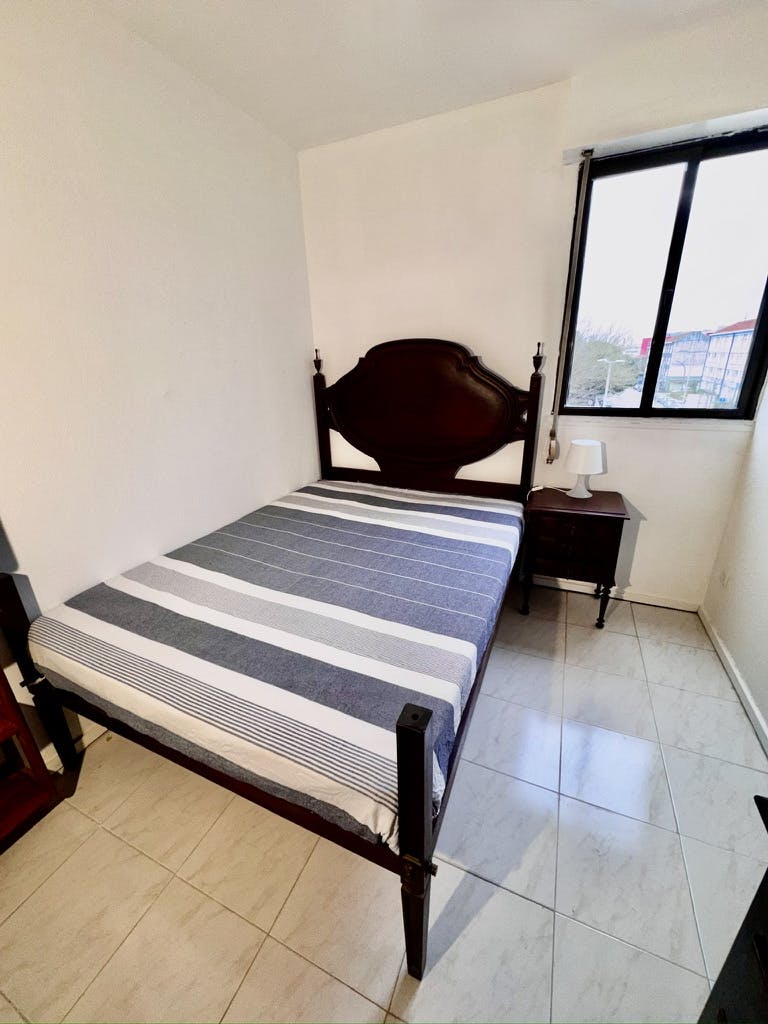 WG-Zimmer zu mieten für 420 € pro Monat in Porto, Rua Dom Jerónimo de Azevedo